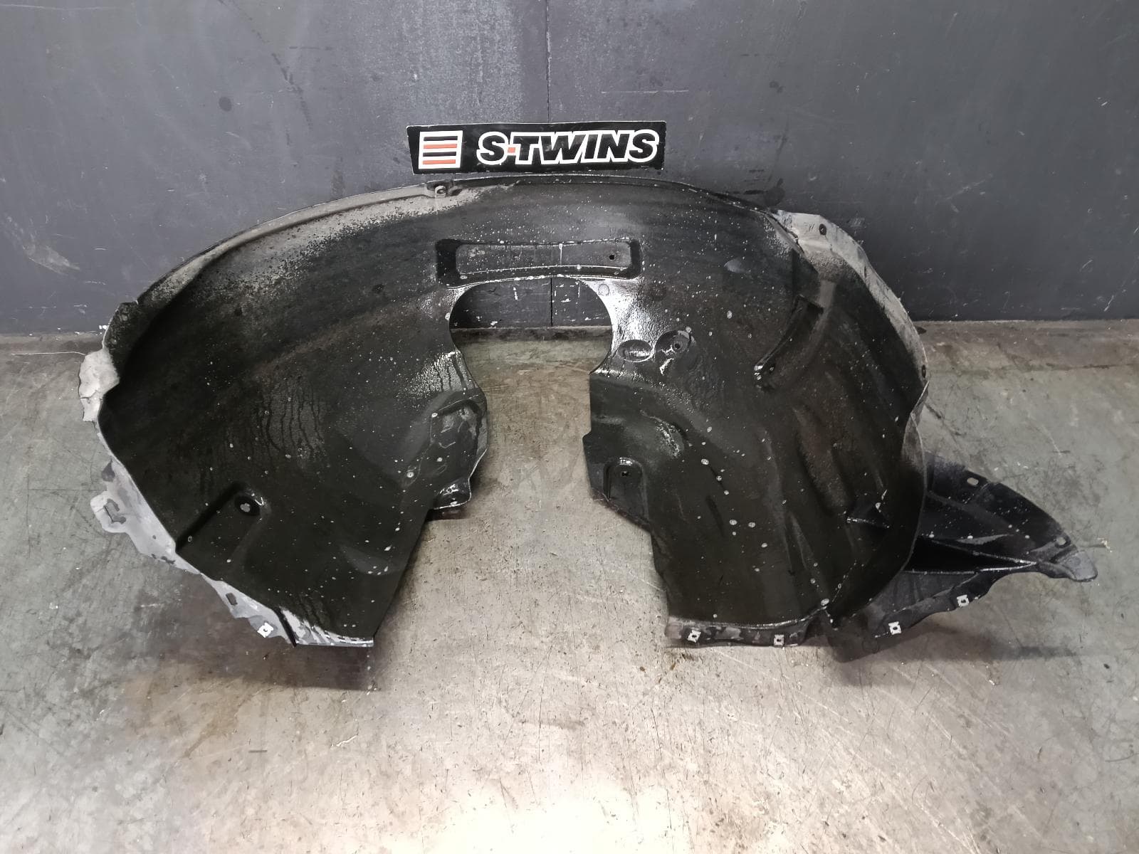 Used auto part listing image: 2015 AUDI A3 RIGHT GUARD LINER 8V, A3, HATCH, FRONT, 03/13-10/20