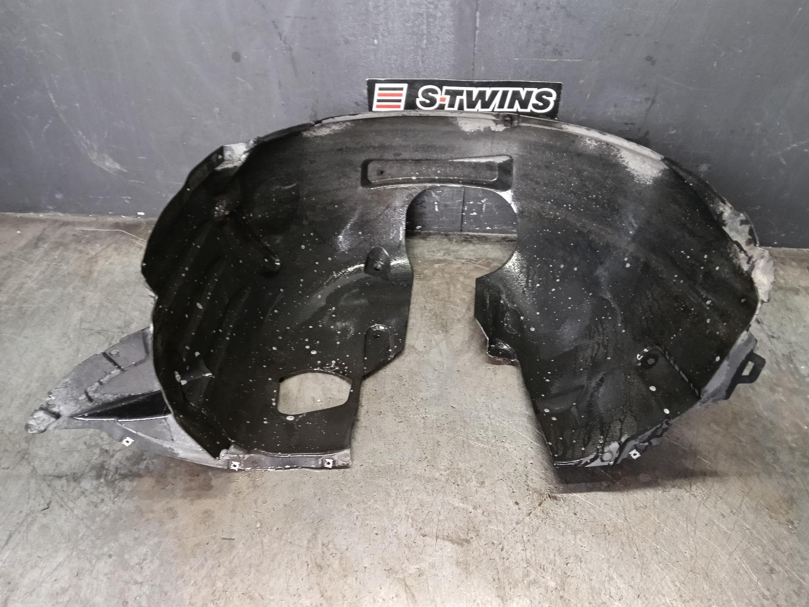Used auto part listing image: 2015 AUDI A3 LEFT GUARD LINER 8V, A3, HATCH, FRONT, 03/13-10/20