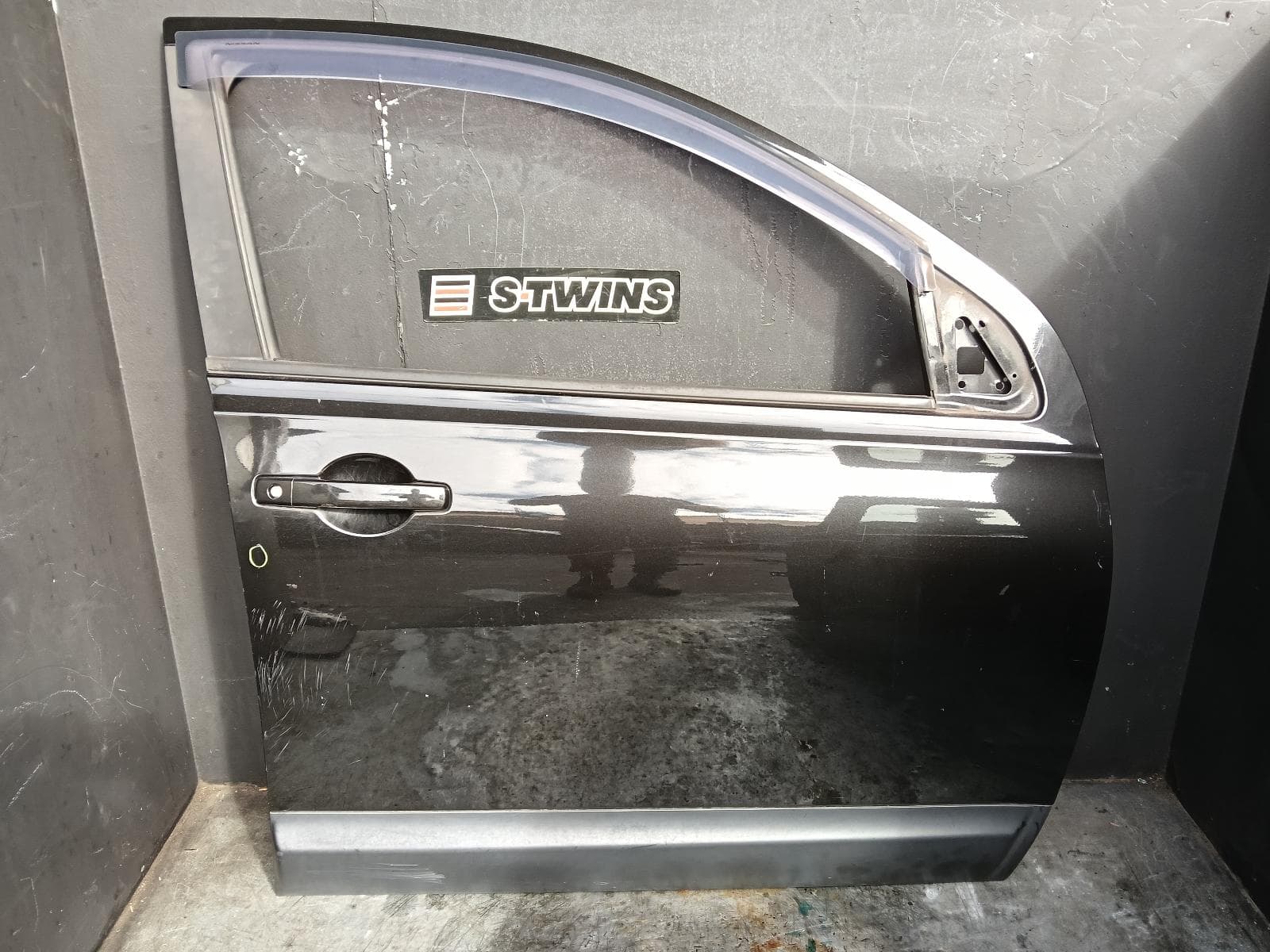 Used auto part listing image: 2013 NISSAN DUALIS RIGHT FRONT DOOR J10, 5 SEATER TYPE, 10/07-05/14