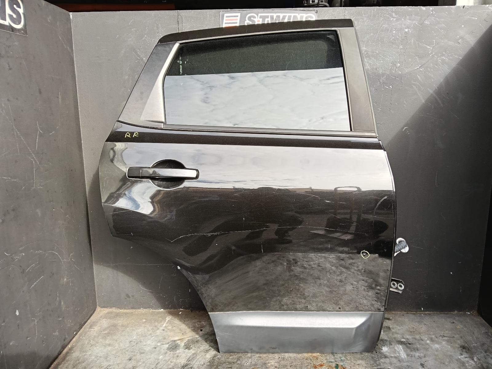 Used auto part listing image: 2013 NISSAN DUALIS RIGHT REAR DOOR SLIDING J10, 5 SEATER TYPE, 10/07-05/14