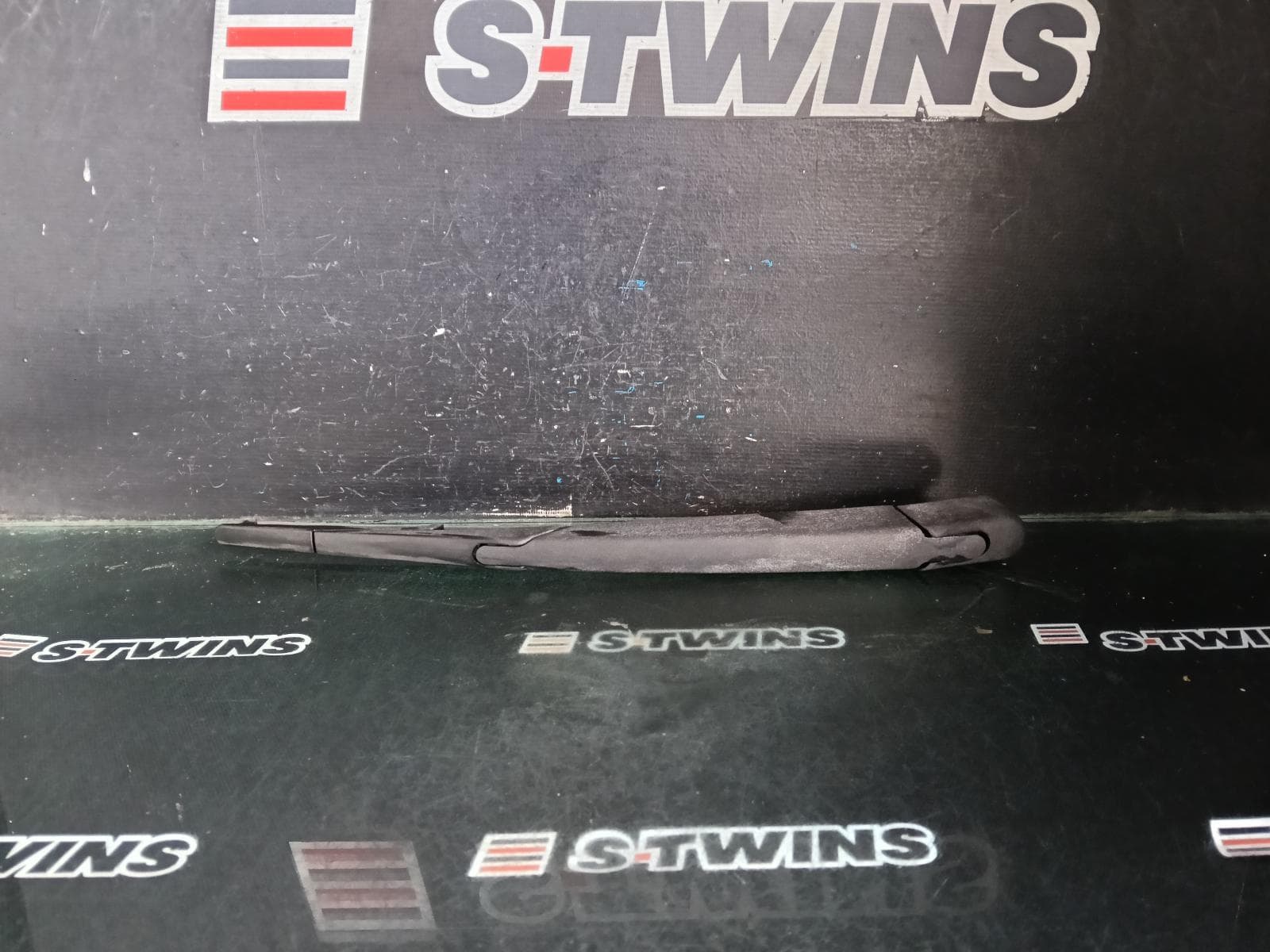 Used auto part listing image: 2013 NISSAN DUALIS WIPER ARM TAILGATE, J10, 10/07-05/14