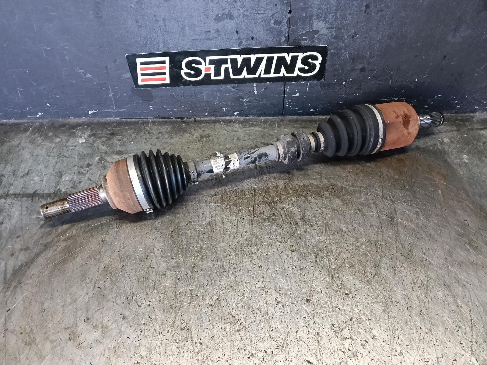 Used auto part listing image: 2013 NISSAN DUALIS LEFT DRIVESHAFT FRONT, AUTO, 2WD, PETROL, J10, 10/07-05/14