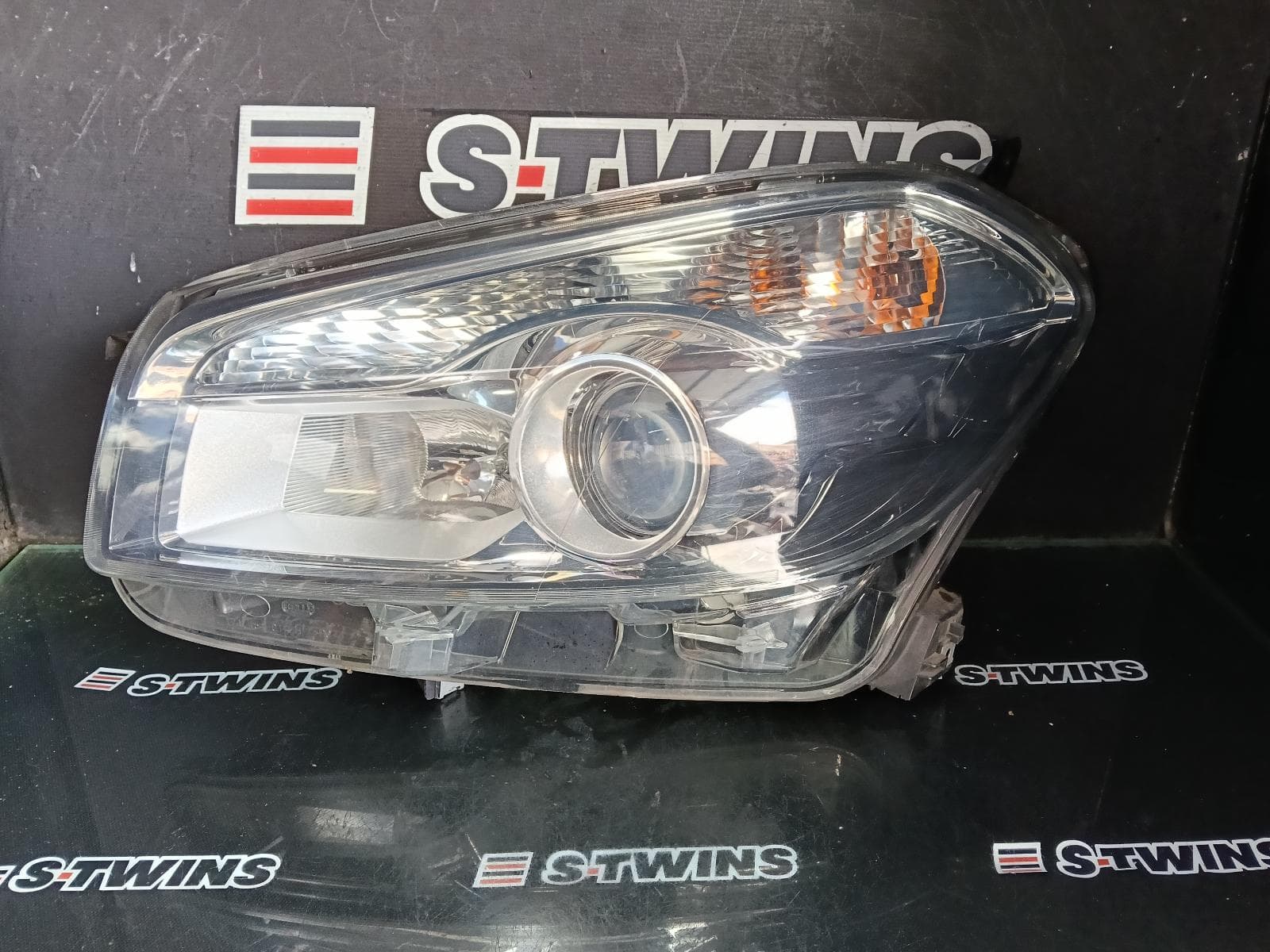 Used auto part listing image: 2013 NISSAN DUALIS LEFT HEADLAMP J10, HALOGEN TYPE, 01/10-05/14