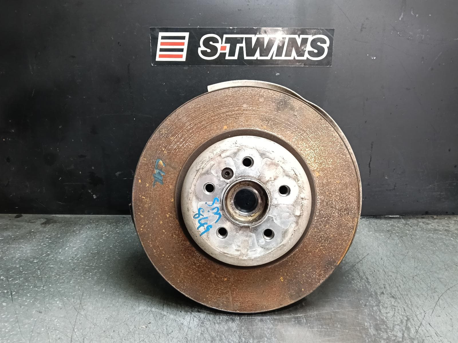 Used auto part listing image: 2019 BMW 3 SERIES LEFT REAR HUB ASSEMBLY G20/G21, RWD/AWD, 10/18- 0000424937