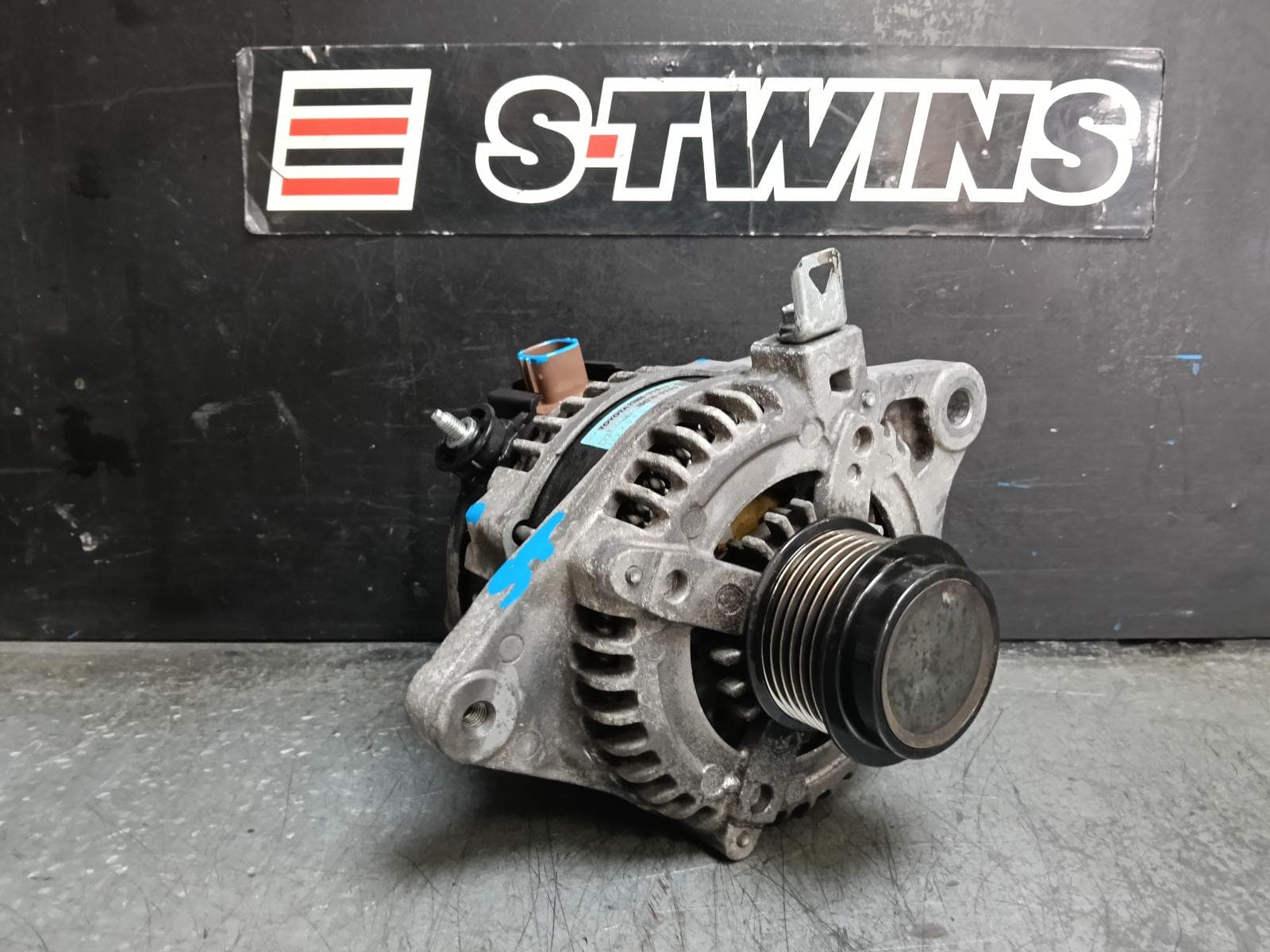Used auto part listing image: 2013 TOYOTA COROLLA ALTERNATOR PETROL, 1.8, 2ZR-FE, ZRE152/153R, 03/07-10/13 0000425062
