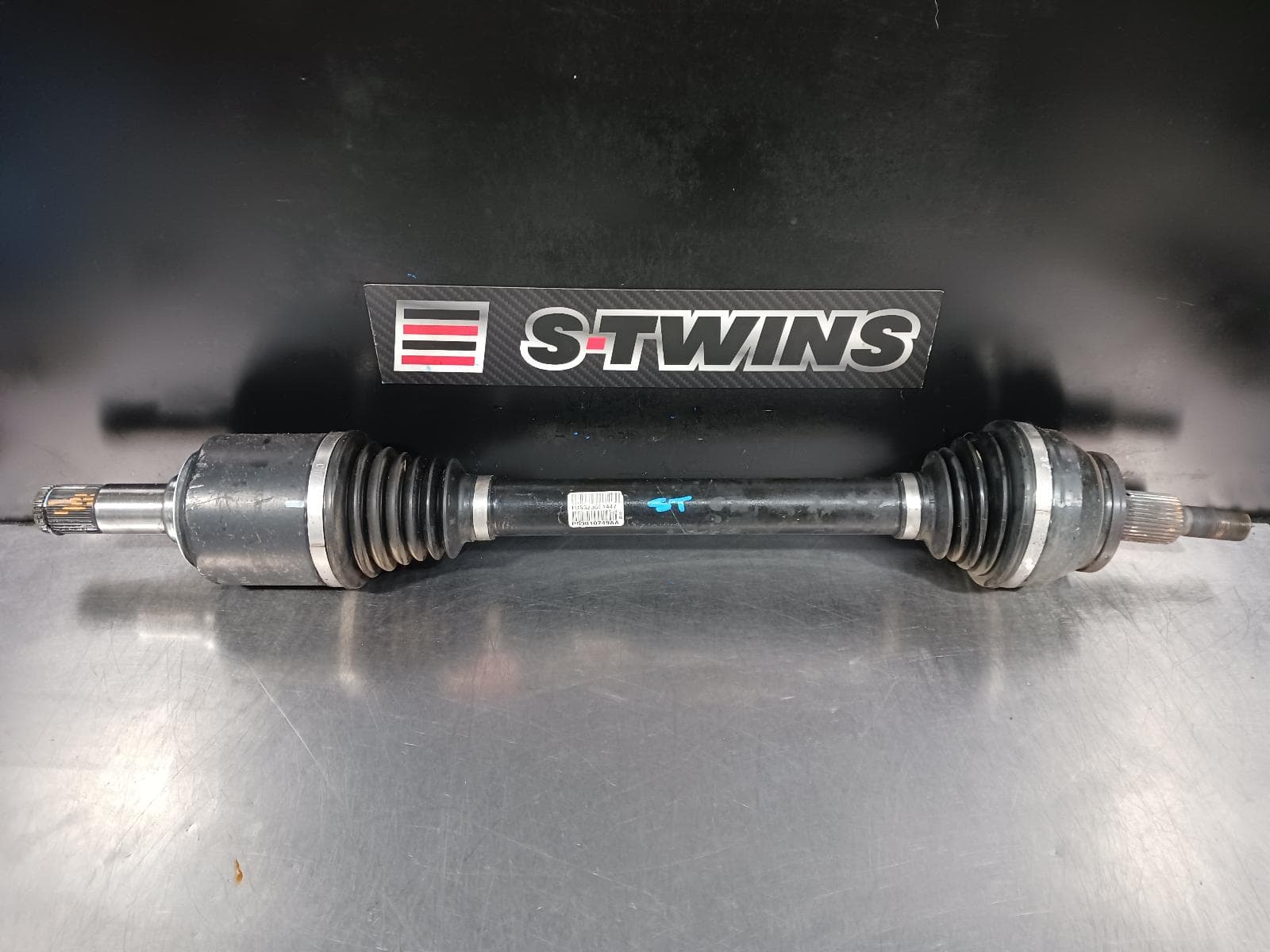 Used auto part listing image: 2018 CHRYSLER 300C LEFT DRIVESHAFT PETROL, 6.4, LX, 01/15-12/21 0000229424