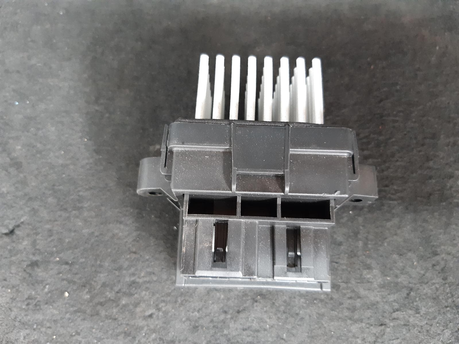 Used auto part listing image: 2016 CHRYSLER 300C FAN SPEED RESISTOR HEATER FAN RESISTOR, LX, 12/11-12/21 0000086987