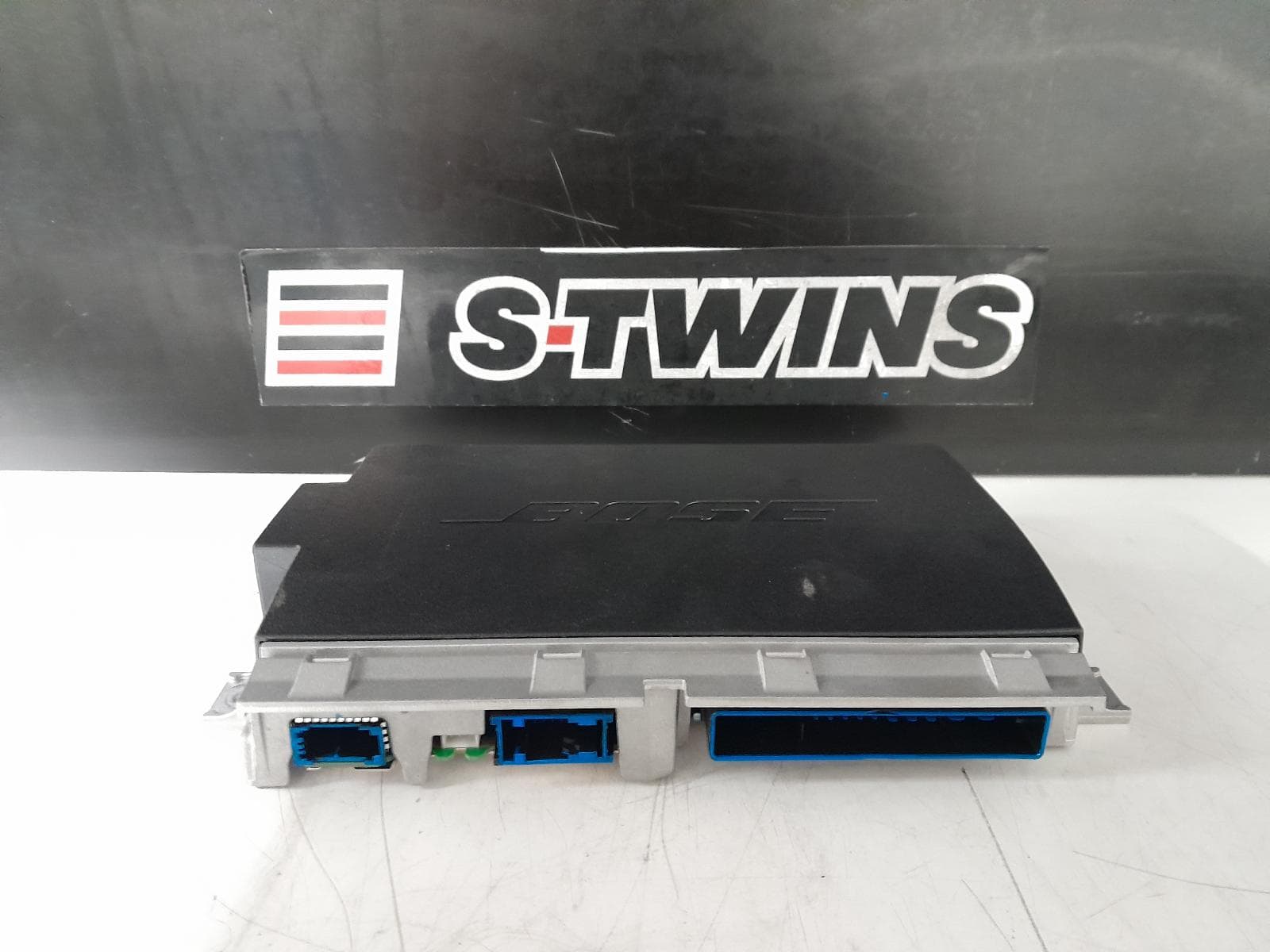 Used auto part listing image: 2019 PORSCHE MACAN AMPLIFIER, BOSE, 95B, 08/18- 0000312504