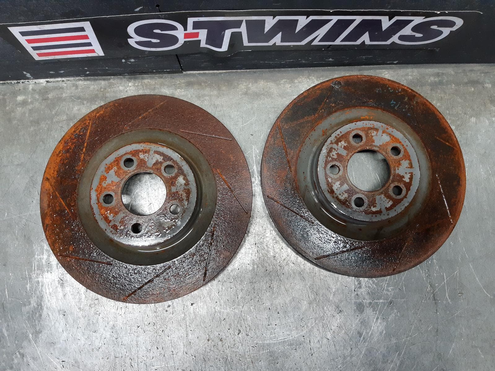 Used auto part listing image: 2013 CHRYSLER 300C FRONT BRAKE DISC DRM LX2, 12/11-12/21 0000166660