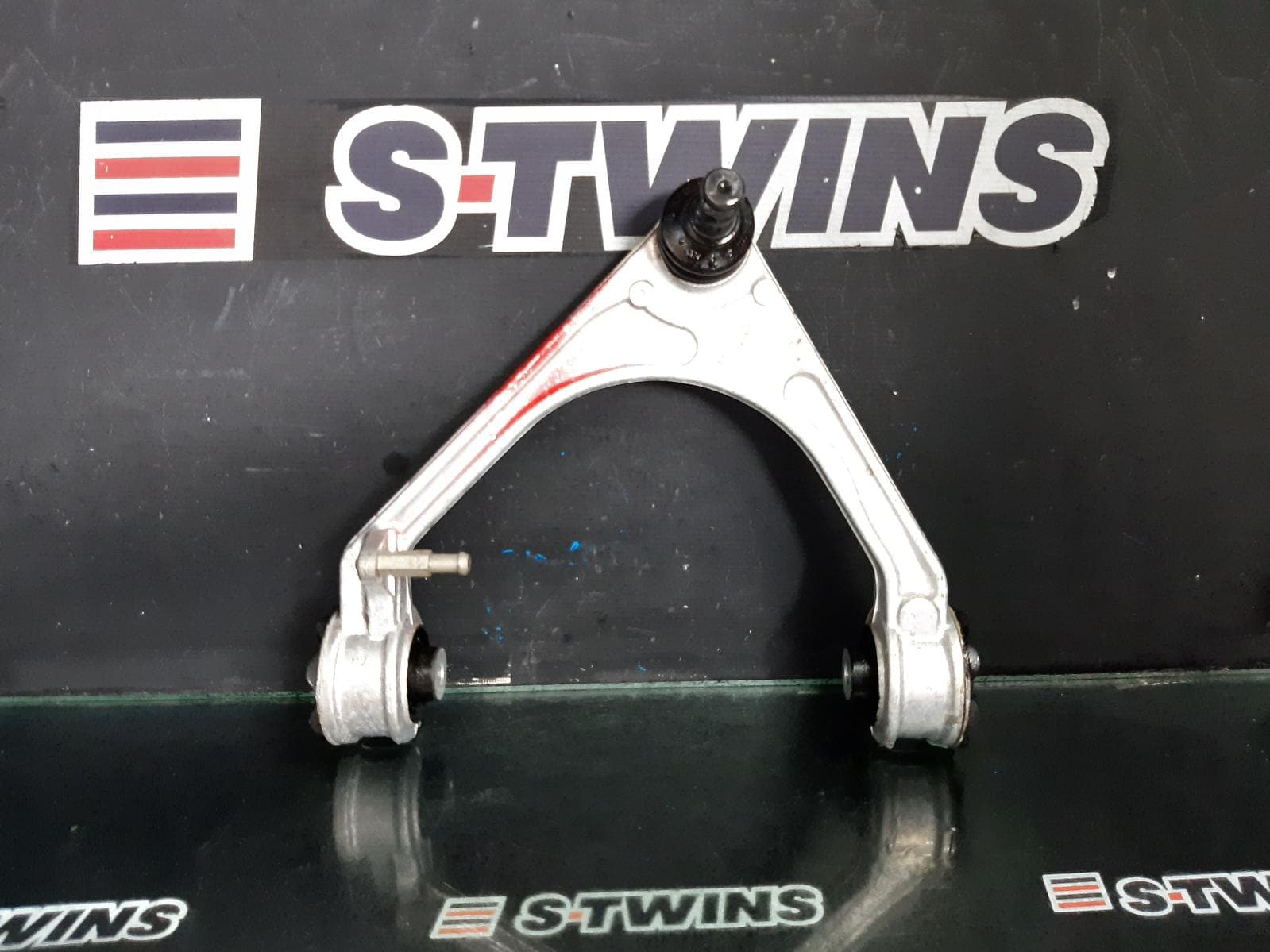 Used auto part listing image: 2019 JAGUAR XE LEFT FRONT UPPER CONTROL ARM X760, 05/15-06/24 0000338860