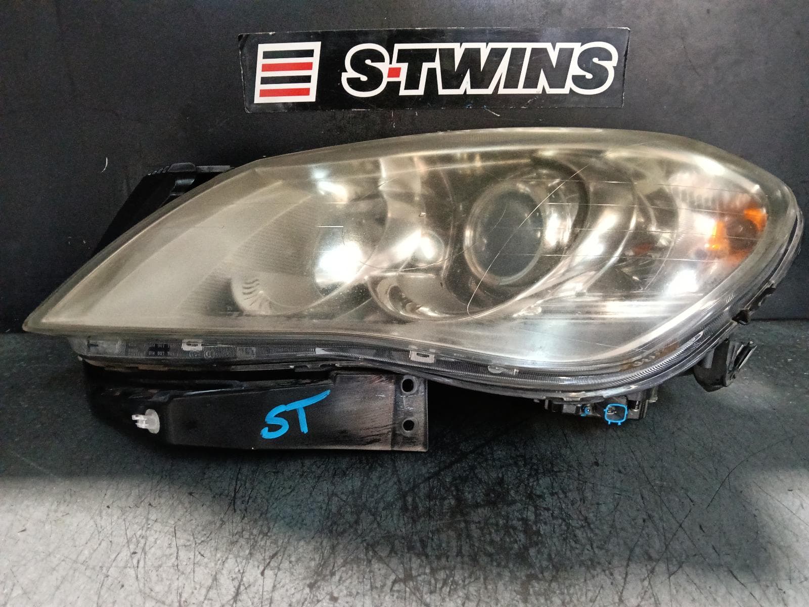 Used auto part listing image: 2011 SUZUKI KIZASHI LEFT HEADLAMP FR, HID TYPE, SPORT/SPORT PRESTIGE/XLS/PRESTIGE, 12/09-08/13 0000395939