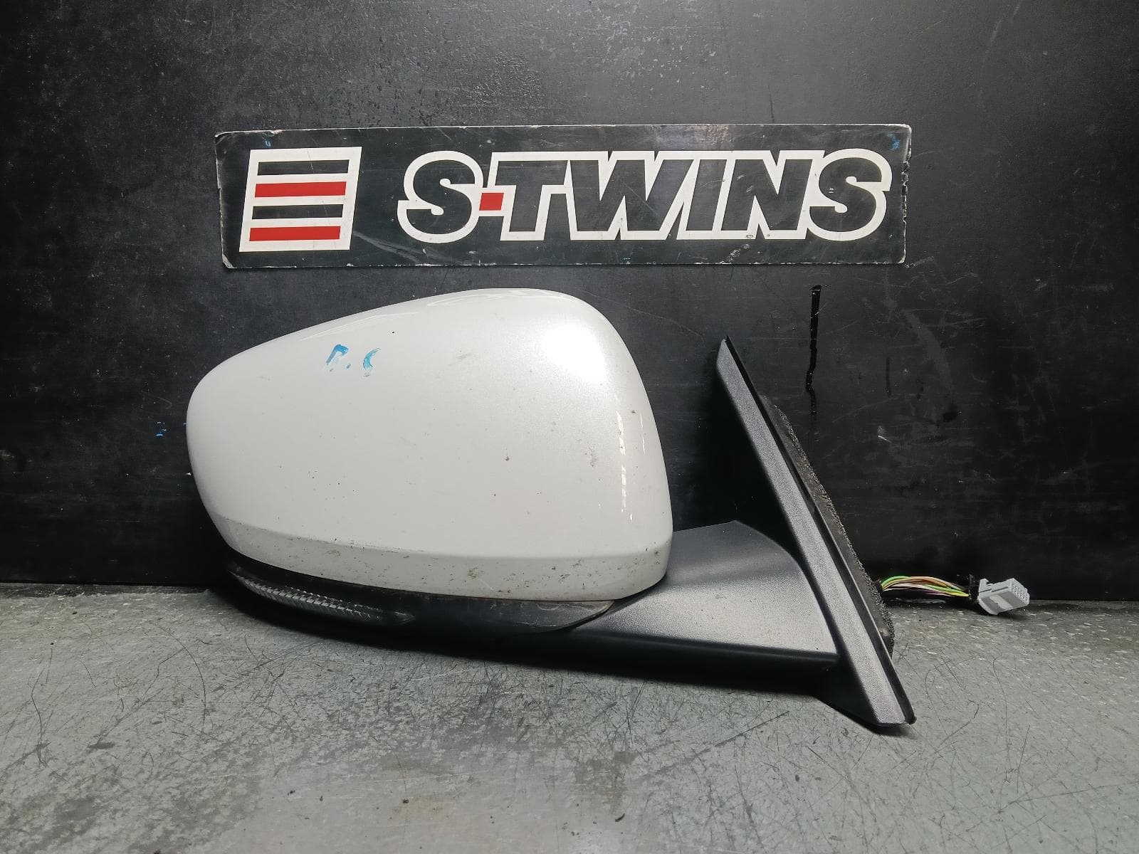 Used auto part listing image: 2023 RENAULT KALEOS RIGHT DOOR MIRROR XZG, W/ AUTO POWER FOLD, BLIND SPOT, TILT TYPE, 03/21- 0000416784