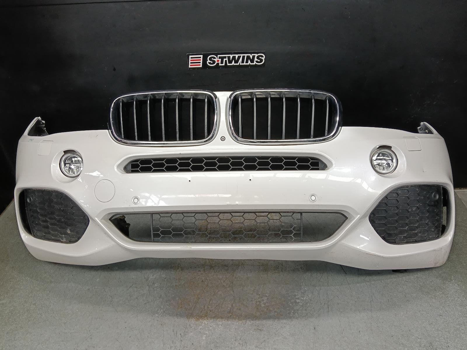 Used auto part listing image: 2015 BMW X5 FRONT BUMPER F15, M SPORT, 09/13-07/18 0000403467