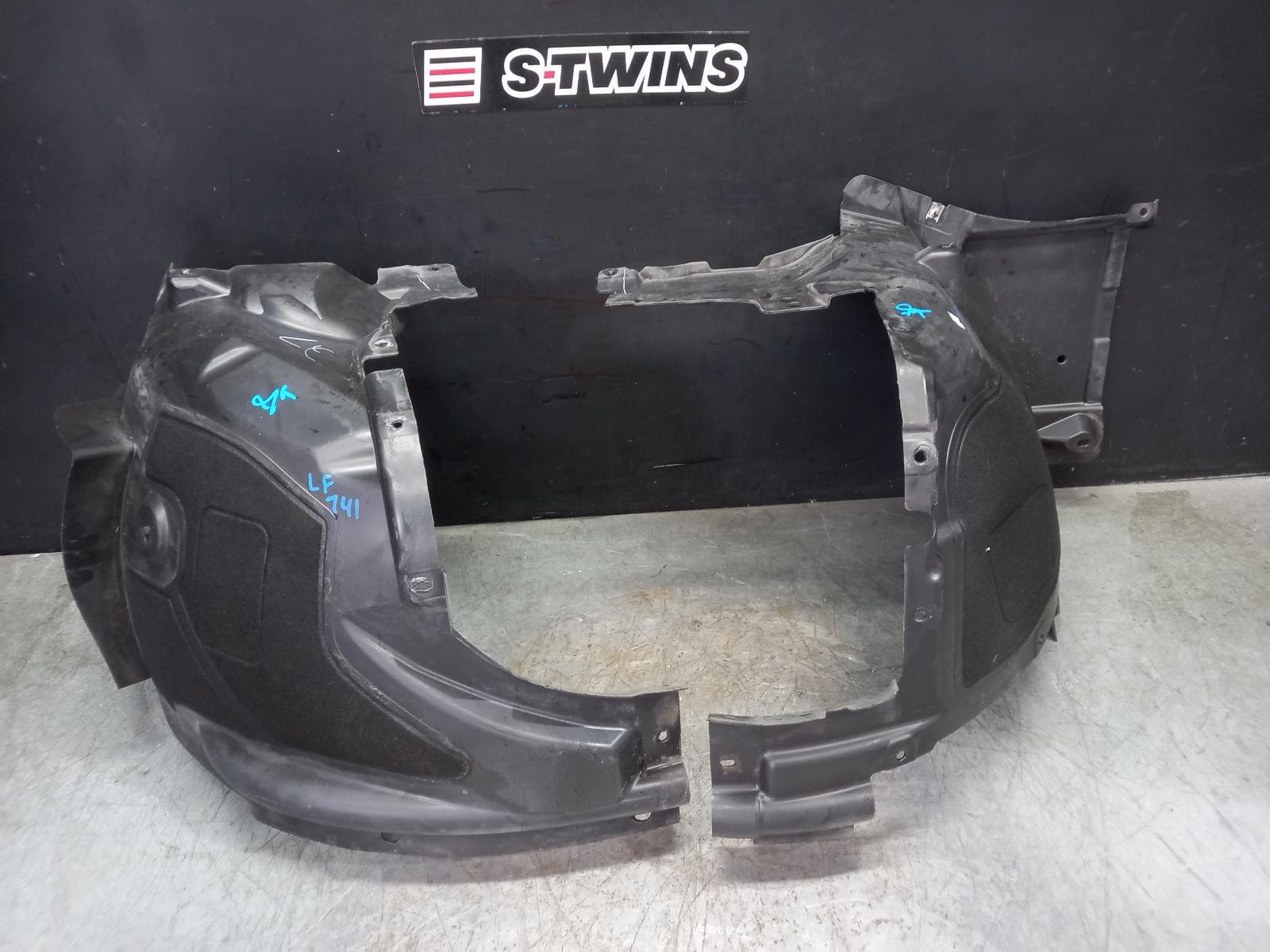 Used auto part listing image: 2015 BMW X5 LEFT GUARD LINER F15, 09/13-07/18 0000403737