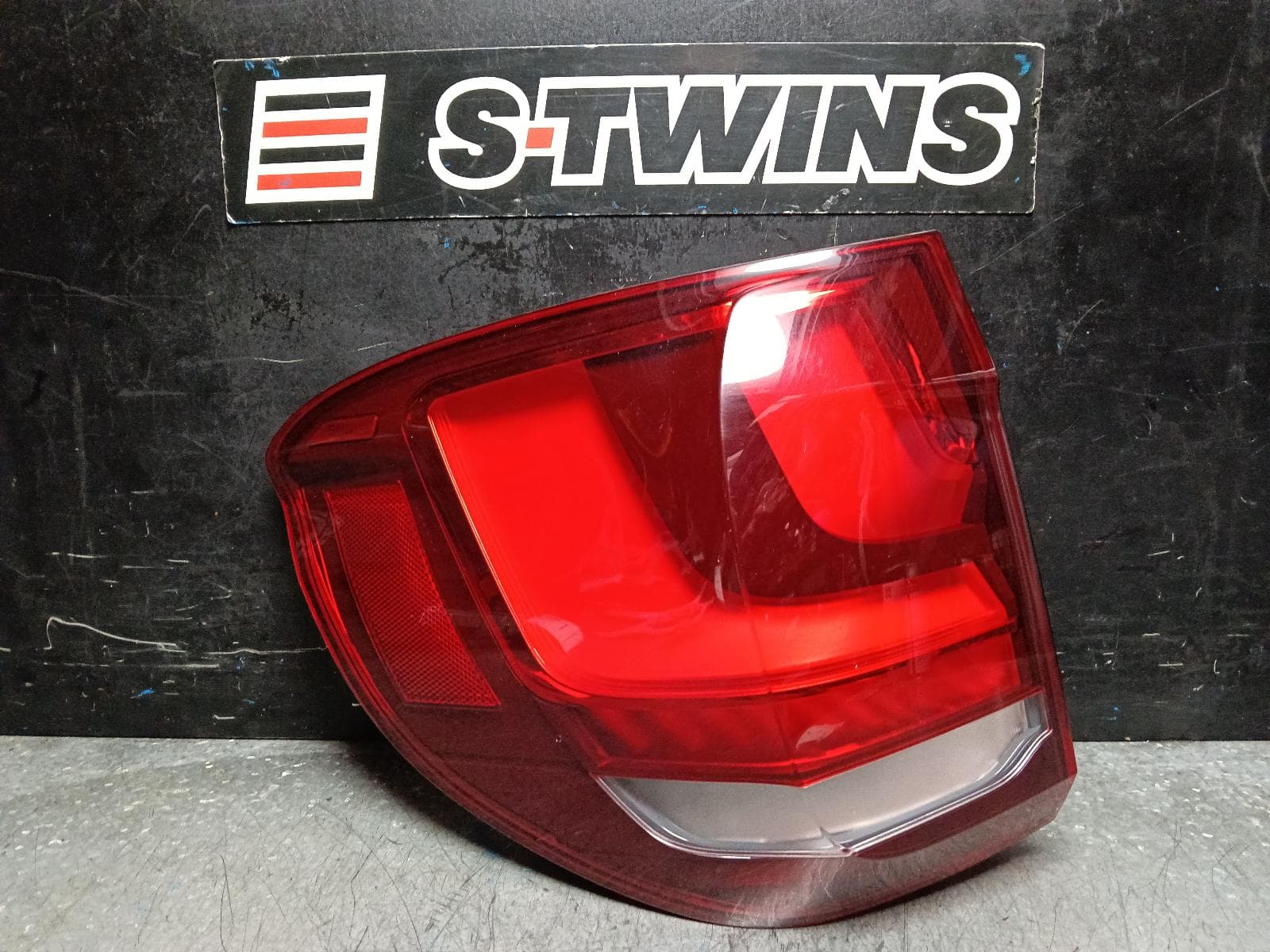 Used auto part listing image: 2015 BMW X5 LEFT TAILLIGHT F15/F85, 09/13-07/18 0000403741