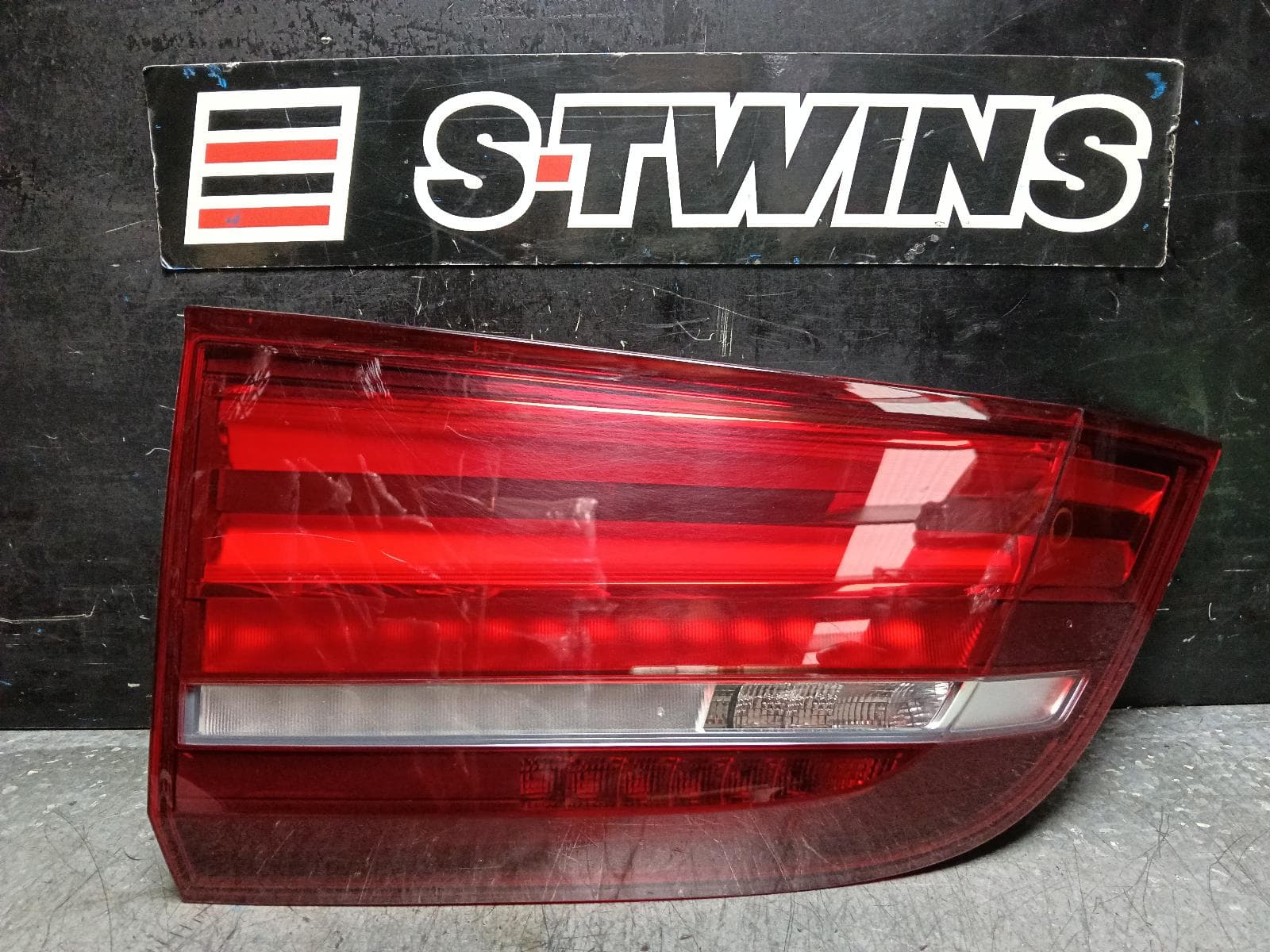 Used auto part listing image: 2015 BMW X5 REAR GARNISH TAILGATE LAMP (LH SIDE), F15, 09/13-07/18 0000403742