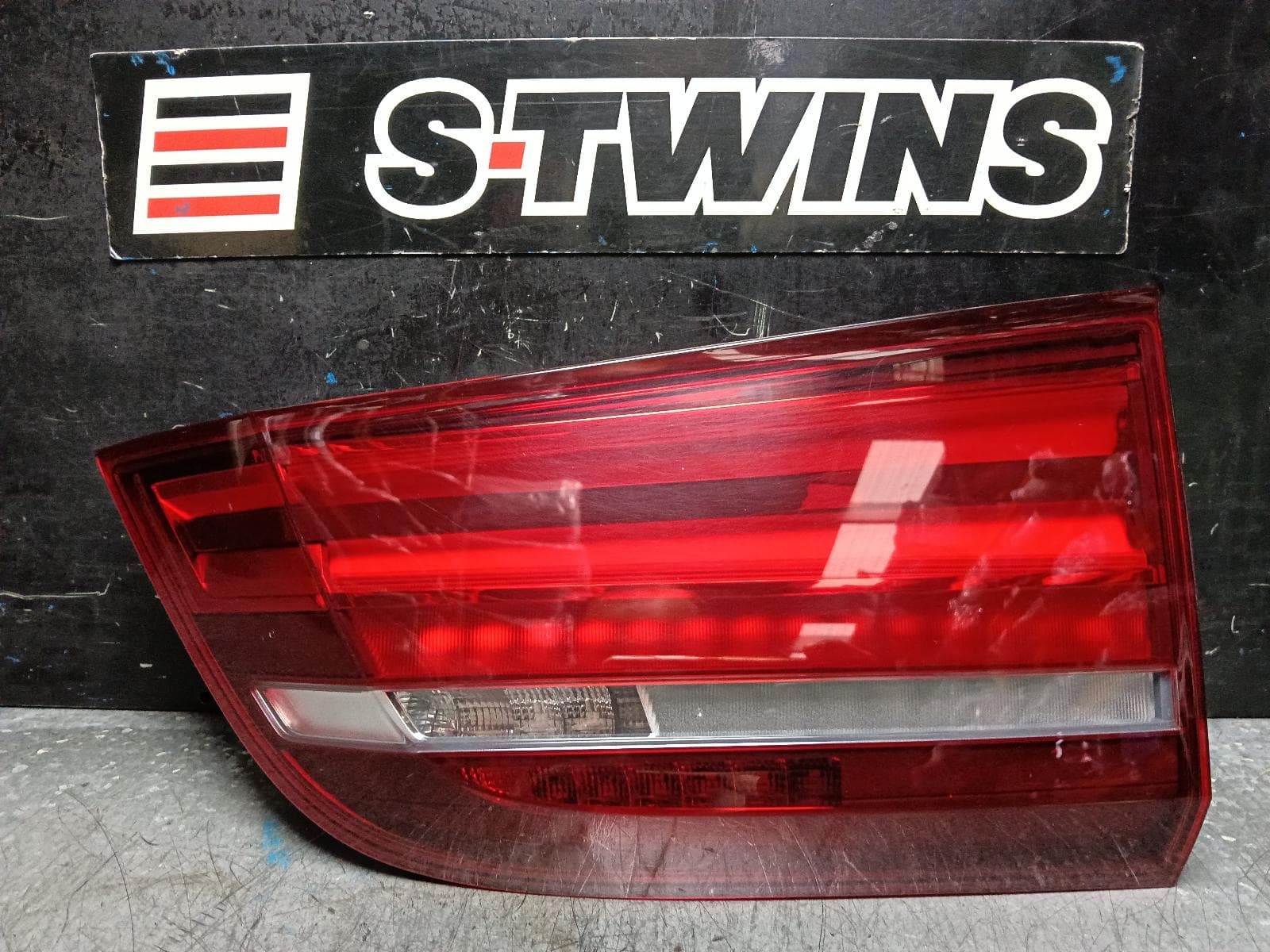 Used auto part listing image: 2015 BMW X5 REAR GARNISH TAILGATE LAMP (RH SIDE), F15, 09/13-07/18 0000403743