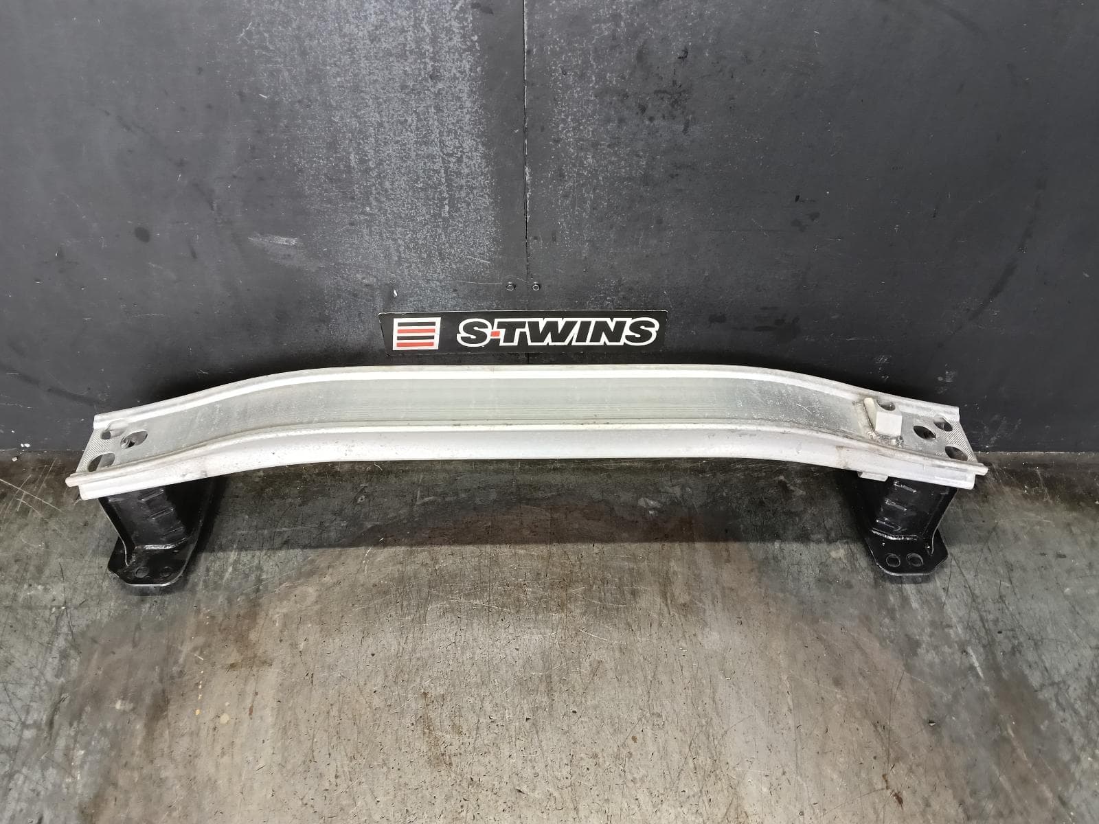 Used auto part listing image: 2017 TOYOTA C-HR F BAR REINFORC BRACK UPPER REINFORCEMENT, GEN 1, 12/16-09/19
