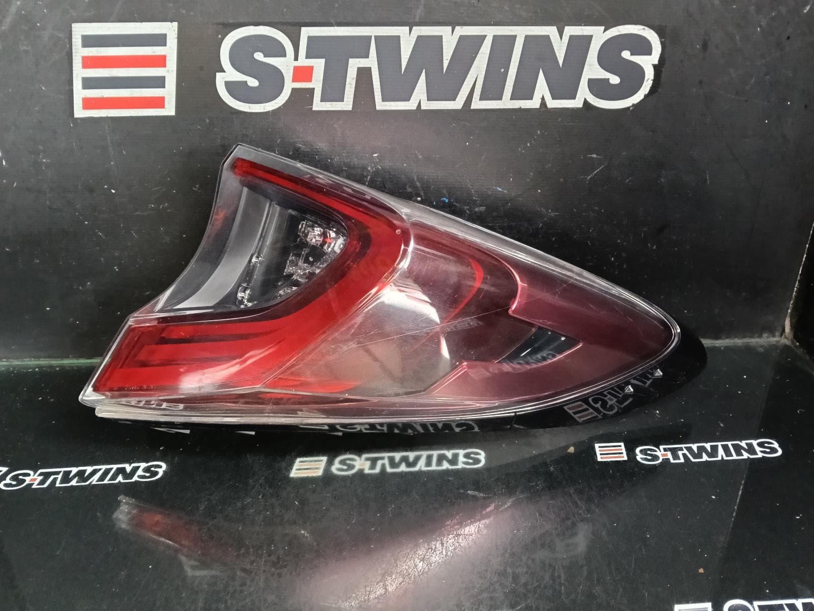 Used auto part listing image: 2017 TOYOTA C-HR RIGHT TAILLIGHT GEN 1, LED TYPE, CLEAR TYPE SURROUND, 12/16-09/19
