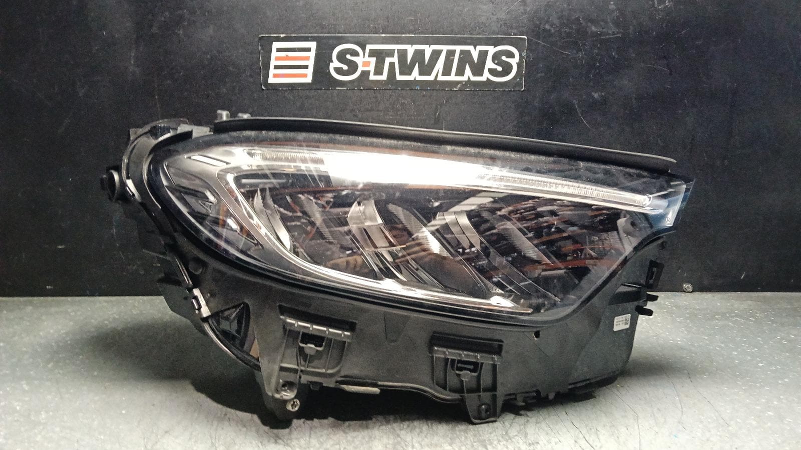 Used auto part listing image: 2024 MERCEDES GLC CLASS RIGHT HEADLAMP X254/C254, W/ LED TYPE, 10/22- 0000400861