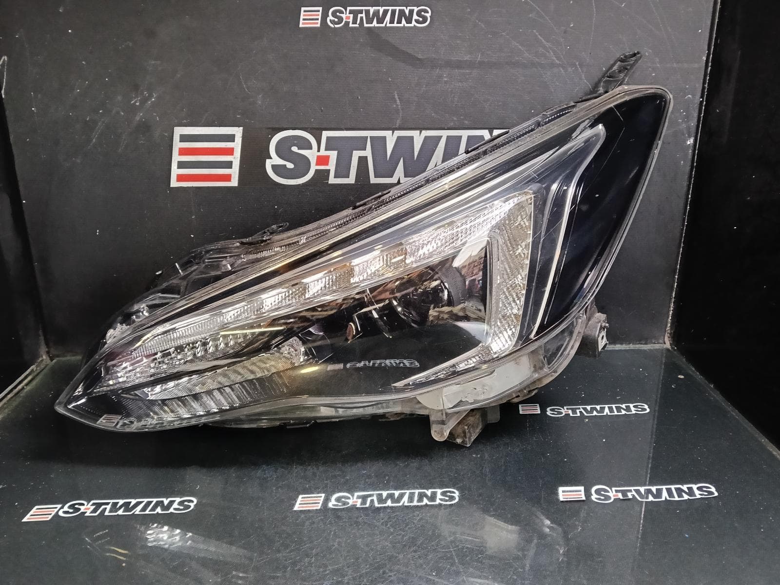 Used auto part listing image: 2018 SUBARU IMPREZA LEFT HEADLAMP G5, LED TYPE, 09/16-02/20 0000414369