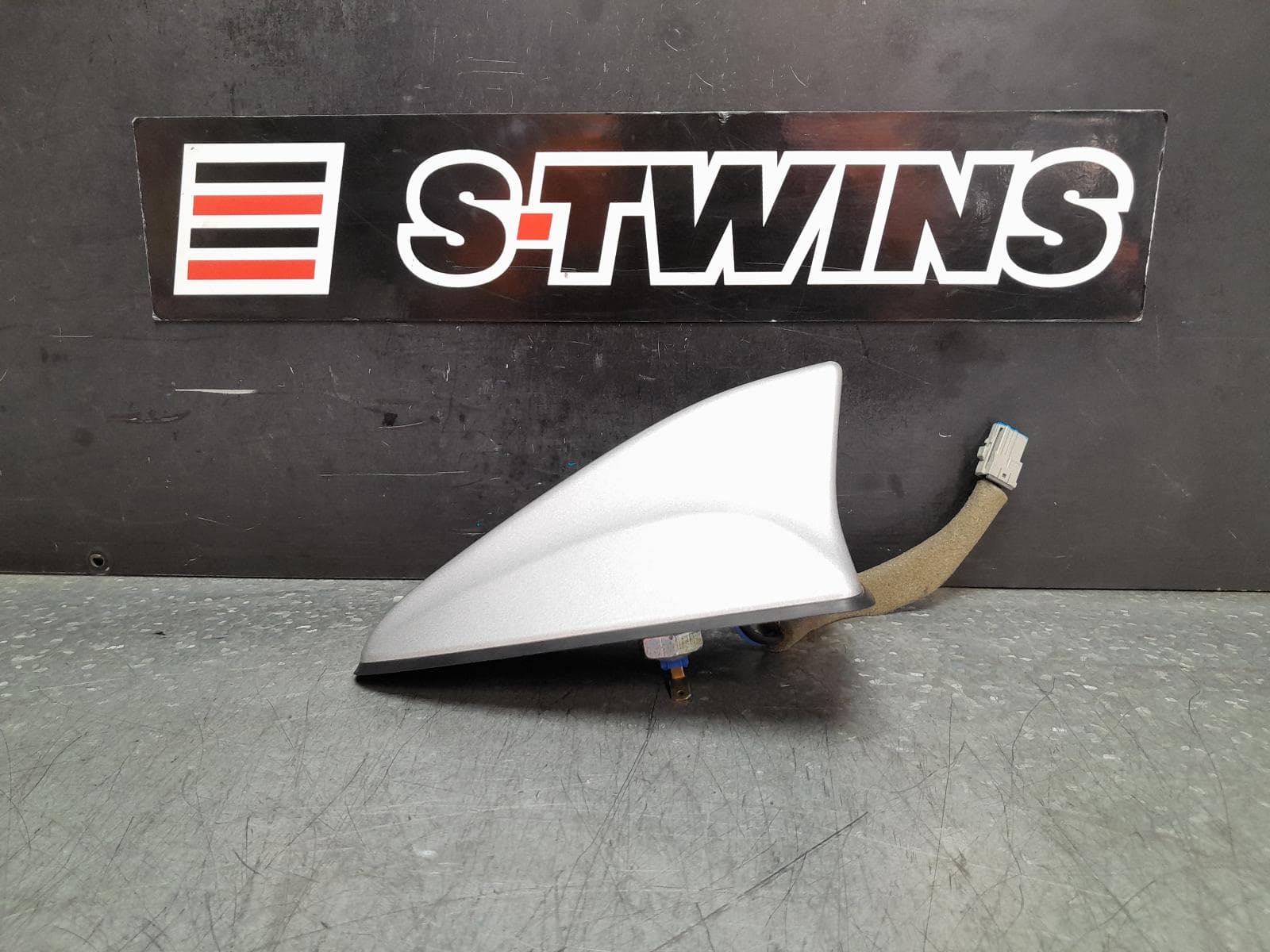 Used auto part listing image: 2020 HYUNDAI TUCSON ANTENNA SHARK FIN TYPE, TL, NAV 06/15-01/21 0000361490