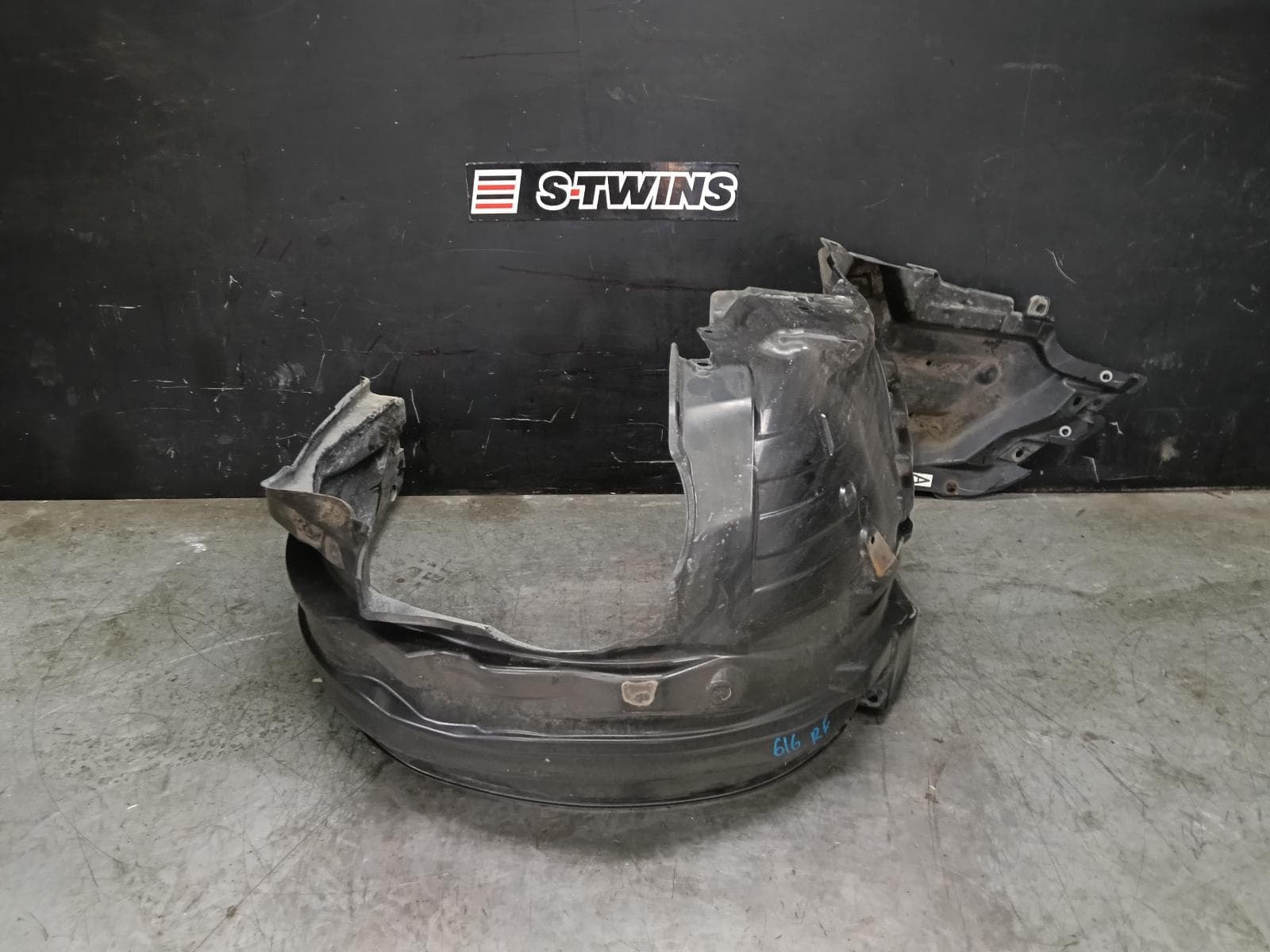 Used auto part listing image: 2022 SUBARU FORESTER RIGHT GUARD LINER SK, FRONT, 08/18-11/24 0000422049