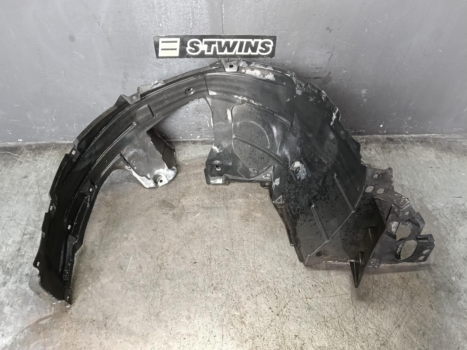 Used auto part listing image: 2015 HONDA HRV RIGHT GUARD LINER RU, 12/14-10/21