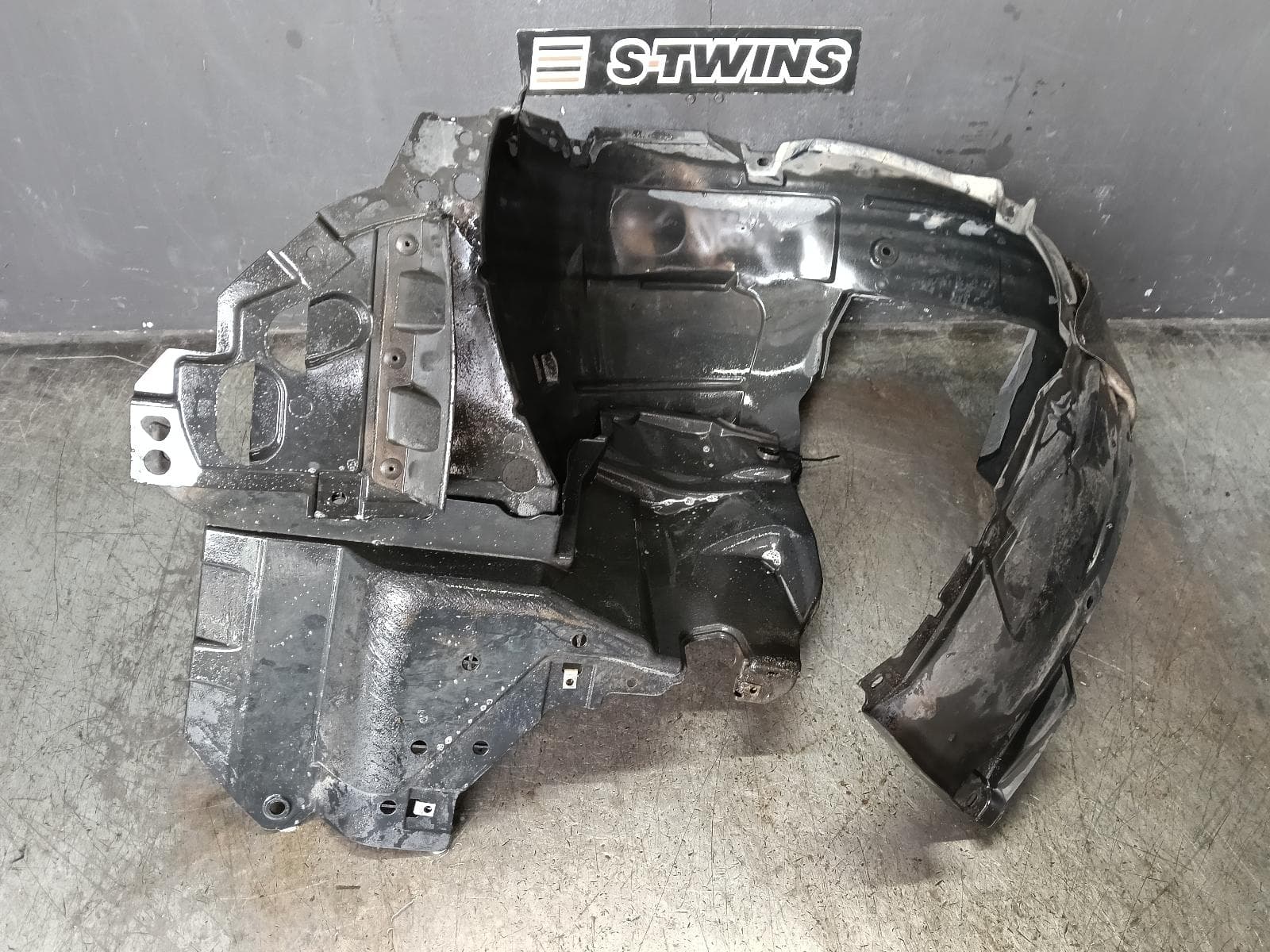 Used auto part listing image: 2015 HONDA HRV LEFT GUARD LINER RU, 12/14-10/21