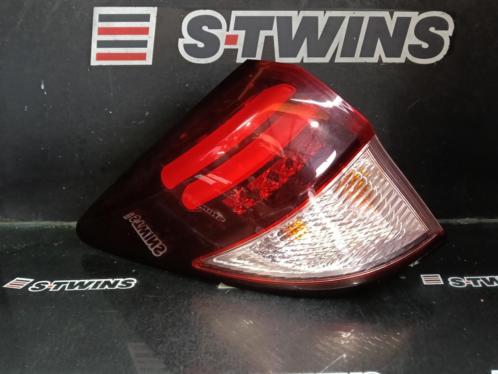 Used auto part listing image: 2015 HONDA HRV LEFT TAILLIGHT RU, VTi-S/VTi-L, OPTICAL GUIDE TYPE, 12/14-06/18