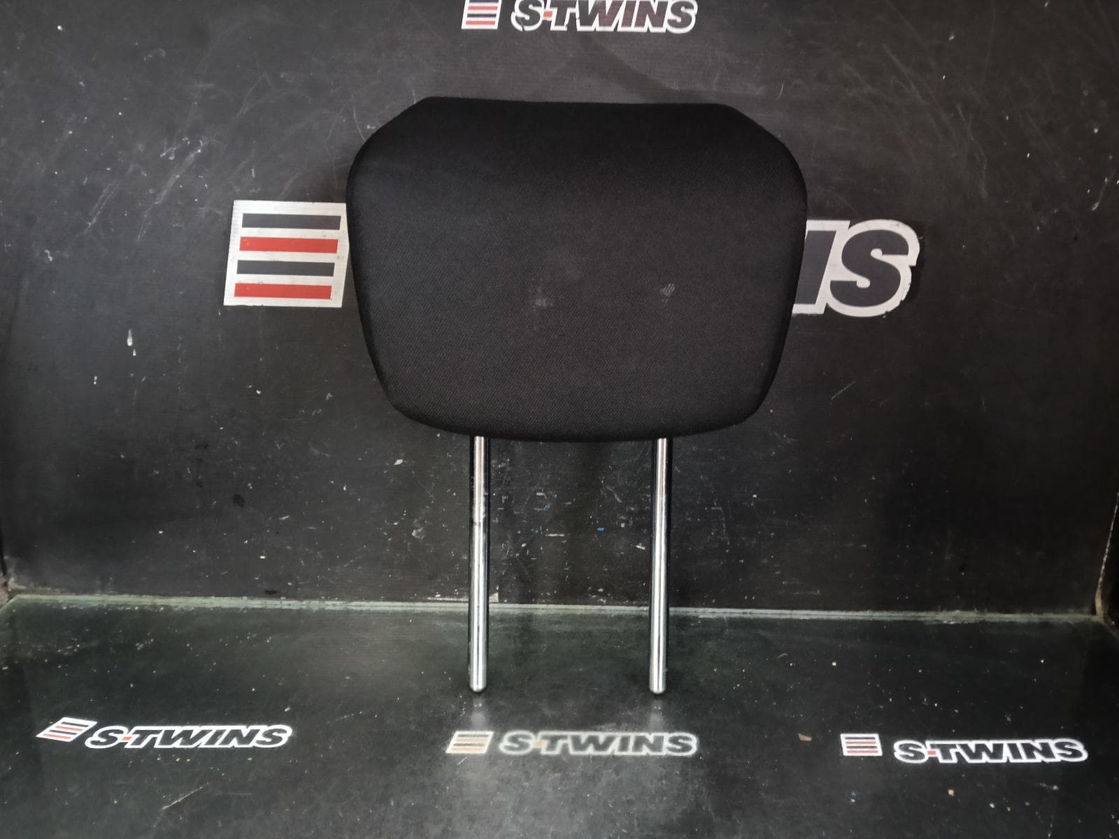 Used auto part listing image: 2015 HONDA HRV HEADREST RU, RH REAR, CLOTH, 12/14-10/21