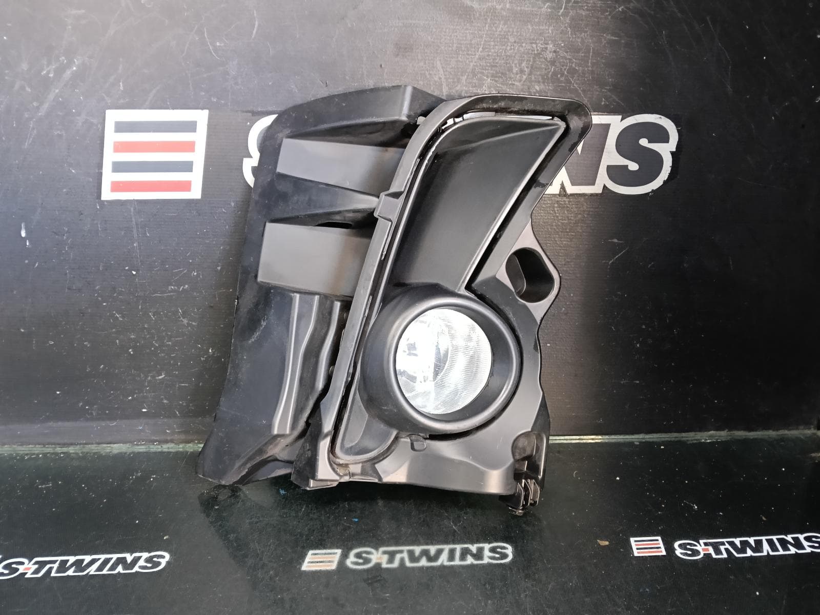 Used auto part listing image: 2018 TOYOTA KLUGER RIGHT INDICATOR FOG SIDE BUMPER FOGLAMP, GSU50/GSU55, 12/13-02/21