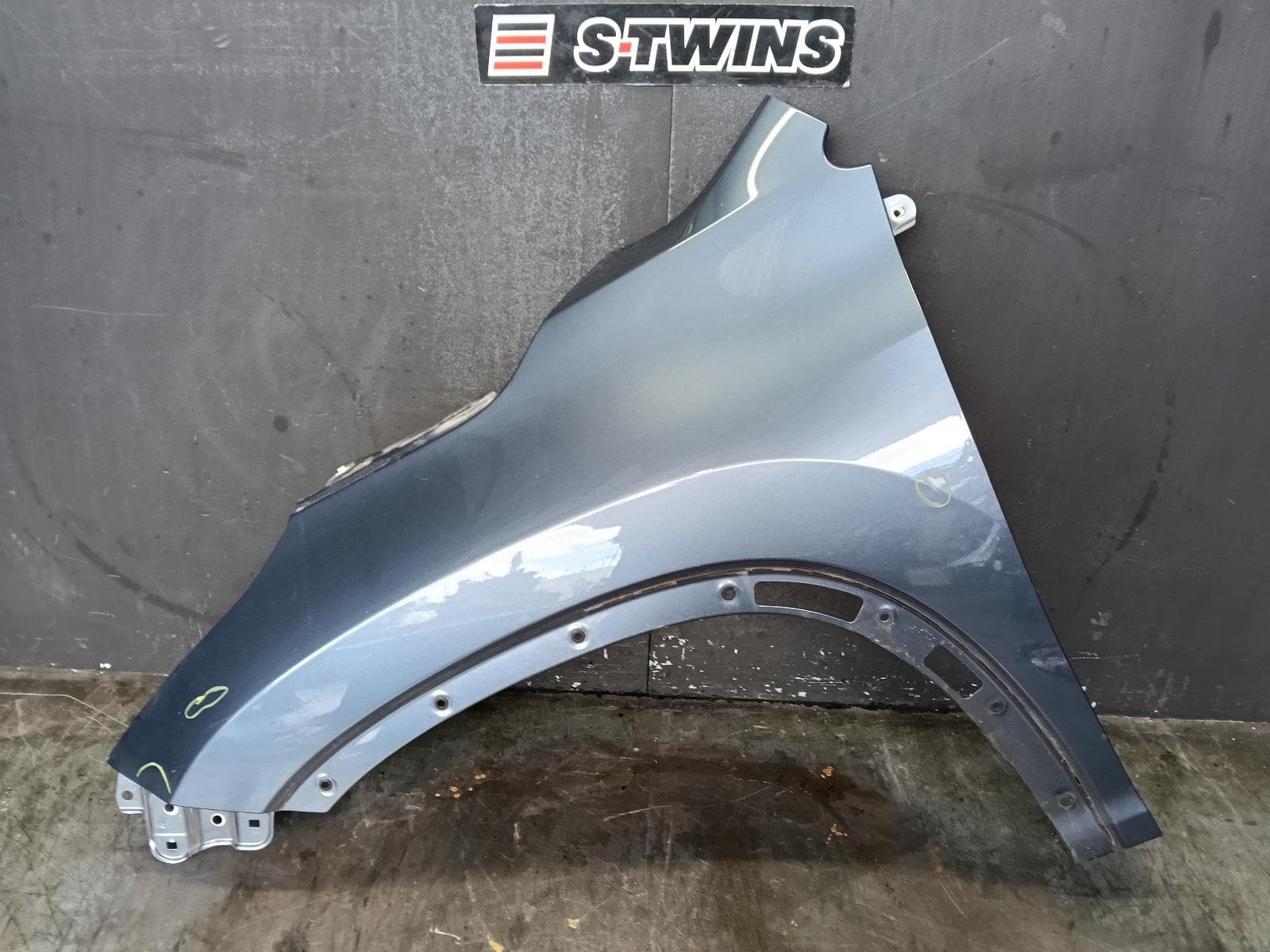 Used auto part listing image: 2018 TOYOTA KLUGER LEFT GUARD GSU50/GSU55, 12/13-02/21