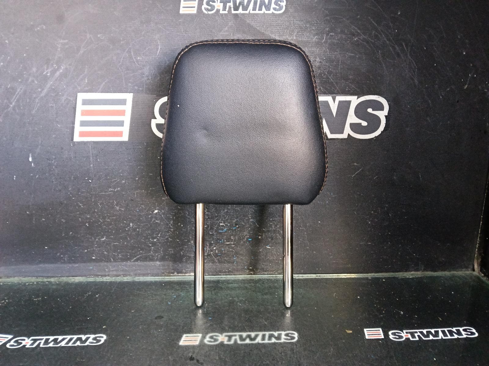 Used auto part listing image: 2018 TOYOTA KLUGER HEADREST XU50 SERIES, RH REAR 2ND ROW, LEATHER, BLACK, 03/14-02/21