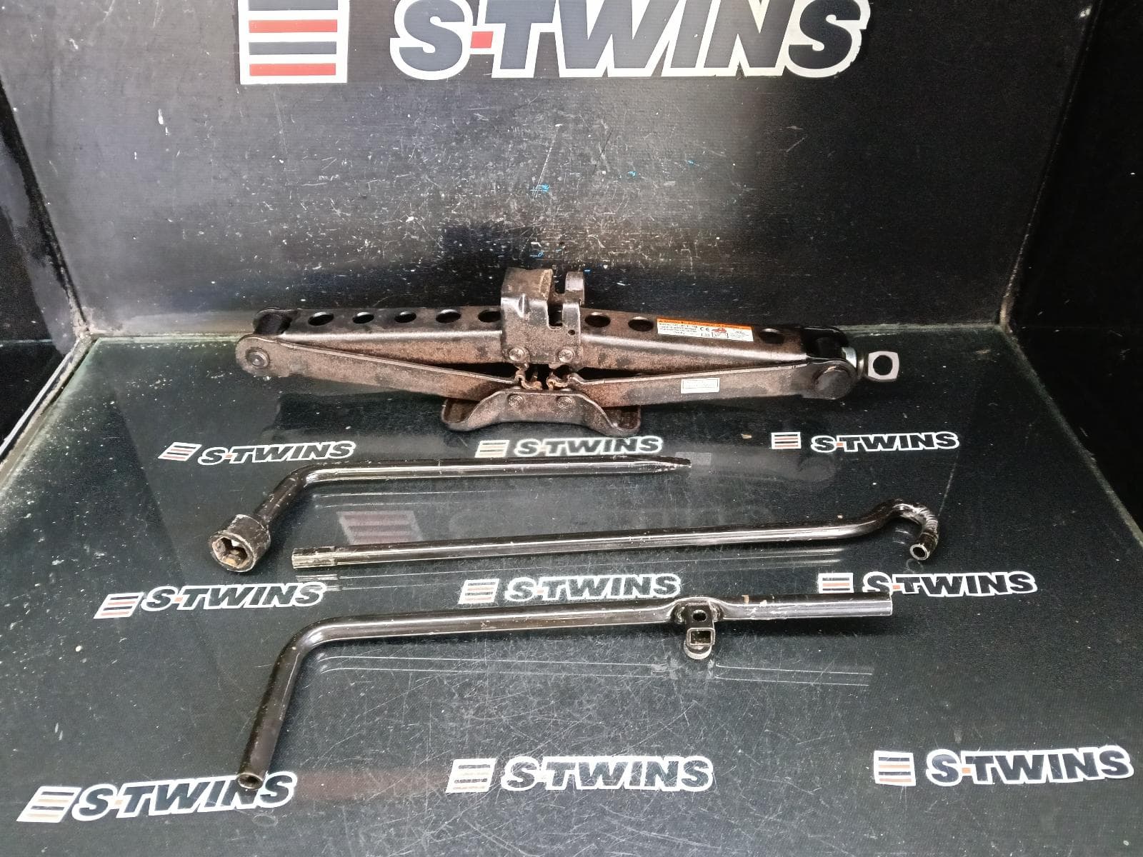 Used auto part listing image: 2018 TOYOTA KLUGER JACK TOOL KIT GSU50/GSU55, 12/13-02/21