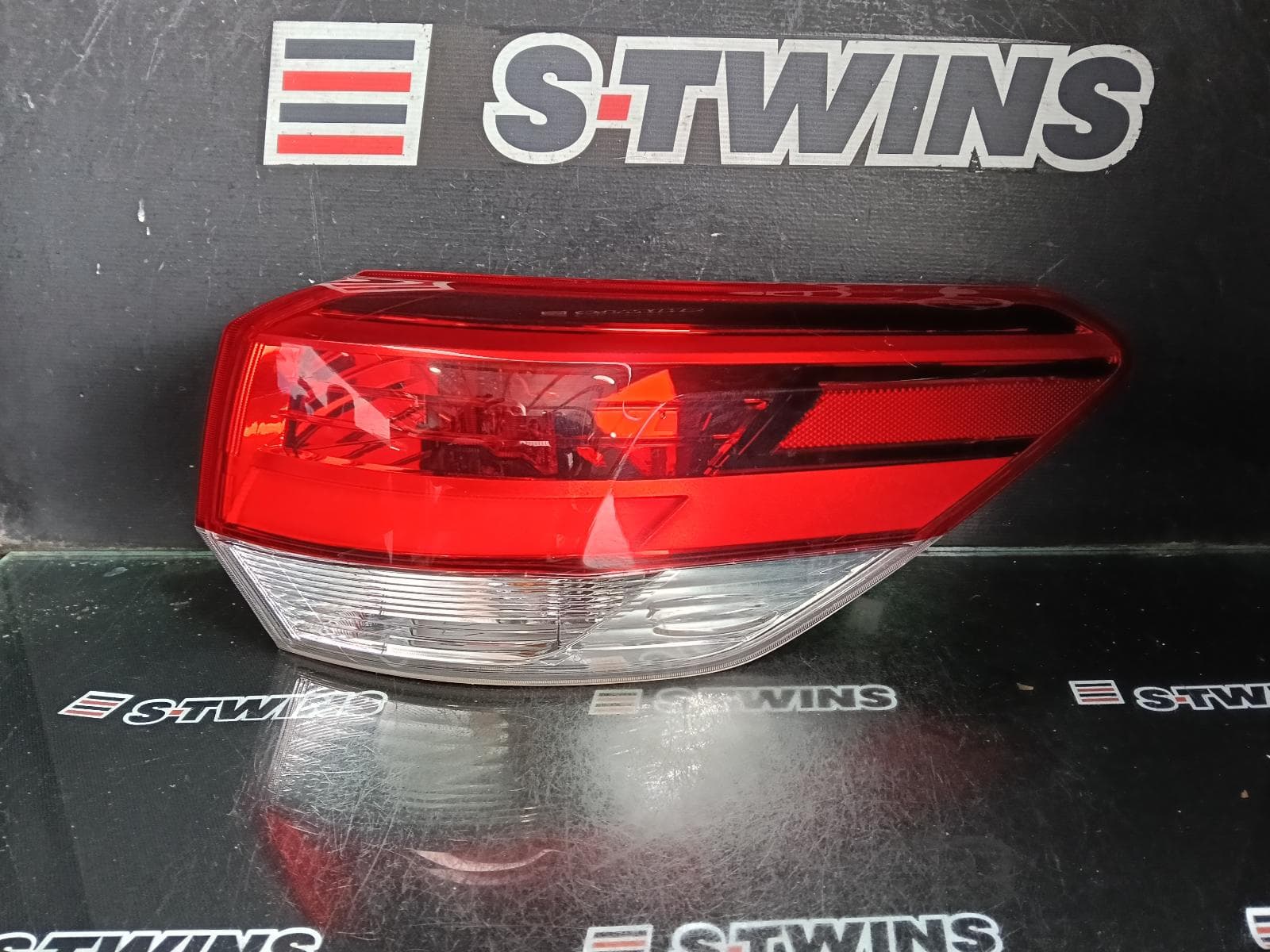 Used auto part listing image: 2019 TOYOTA KLUGER RIGHT TAILLIGHT GSU50/GSU55, 11/16-02/21