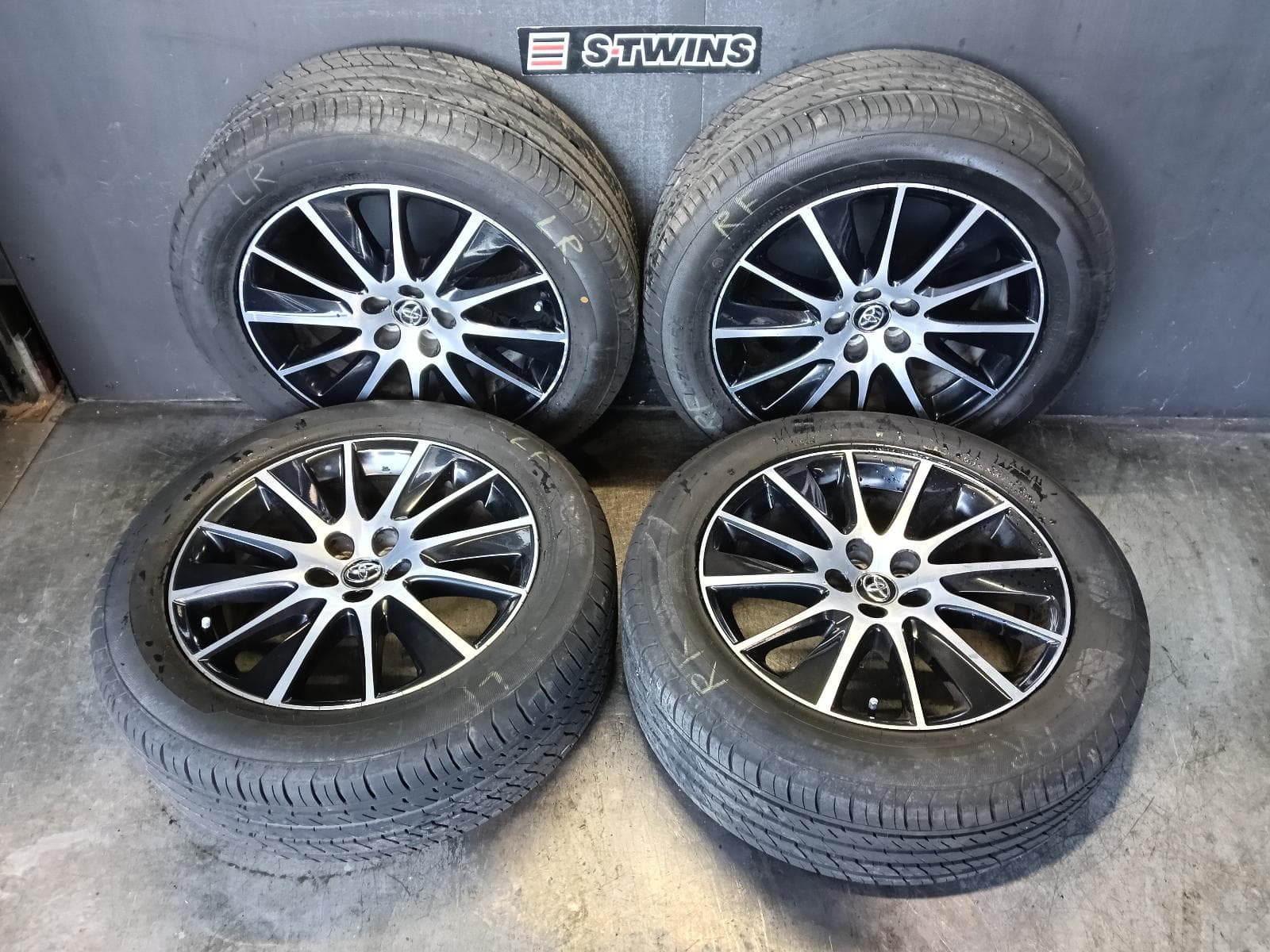 Used auto part listing image: 2019 TOYOTA KLUGER WHEEL MAG FACTORY, 19X7.5IN, GRANDE, GSU50/GSU55, GREY, 11/16-02/21