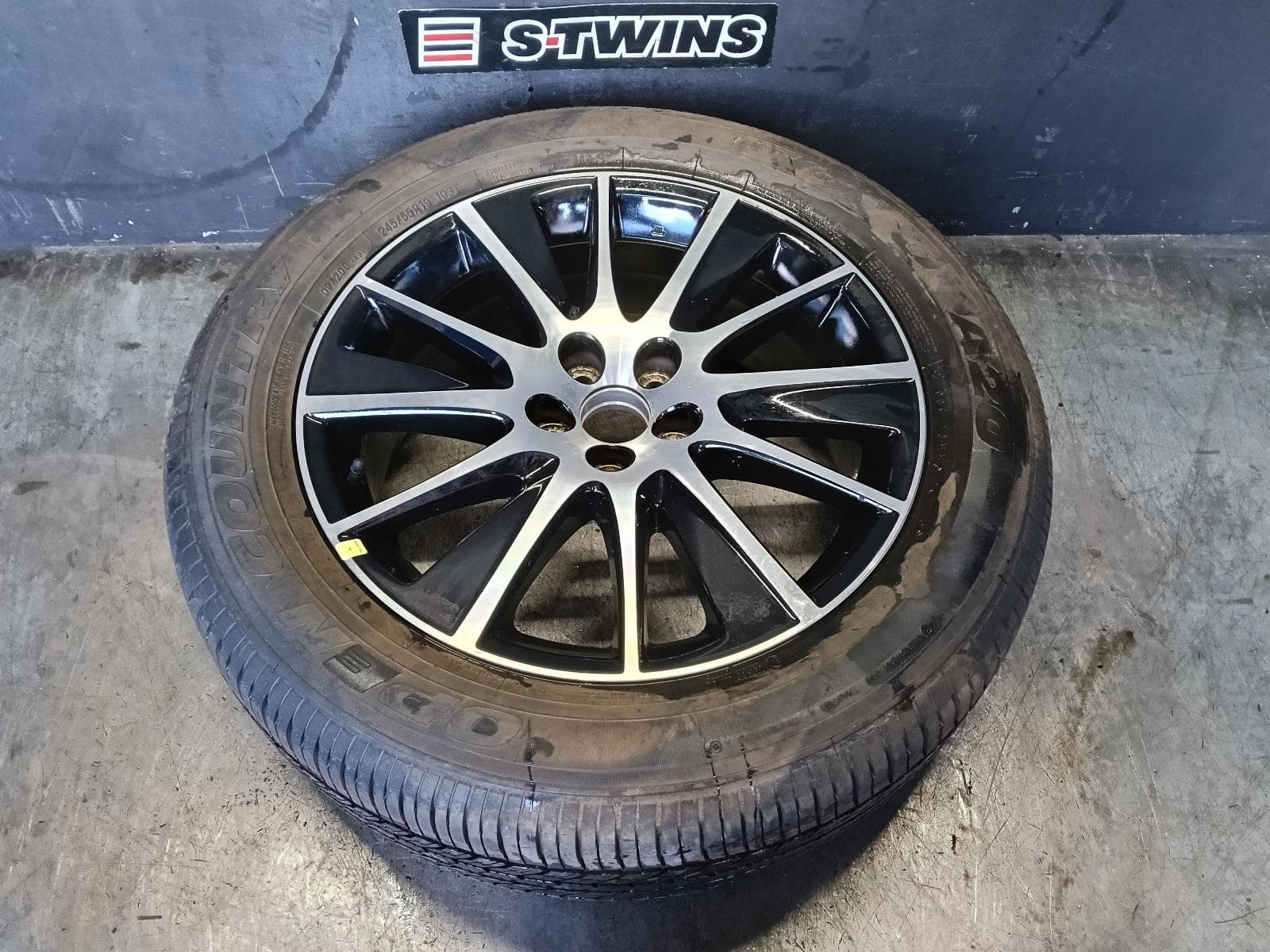Used auto part listing image: 2019 TOYOTA KLUGER WHEEL MAG FACTORY, 19X7.5IN, GRANDE, GSU50/GSU55, GREY, 11/16-02/21