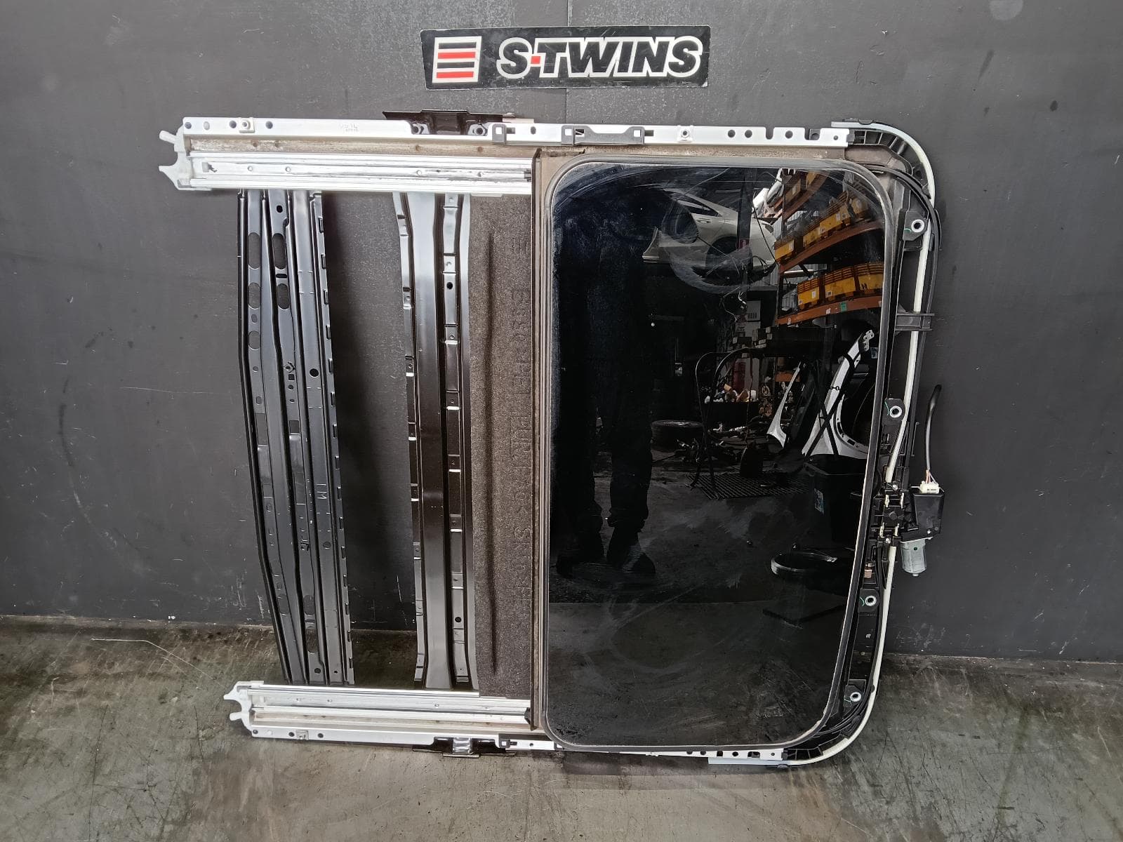 Used auto part listing image: 2019 TOYOTA KLUGER ROOF GLASS SUNROOF T XU50 SERIES, SUNROOF GLASS, 12/13-02/21