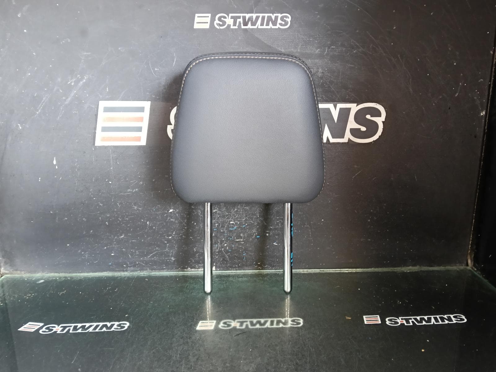 Used auto part listing image: 2015 TOYOTA KLUGER HEADREST XU50 SERIES, LH REAR 2ND ROW, LEATHER, BLACK, 03/14-02/21
