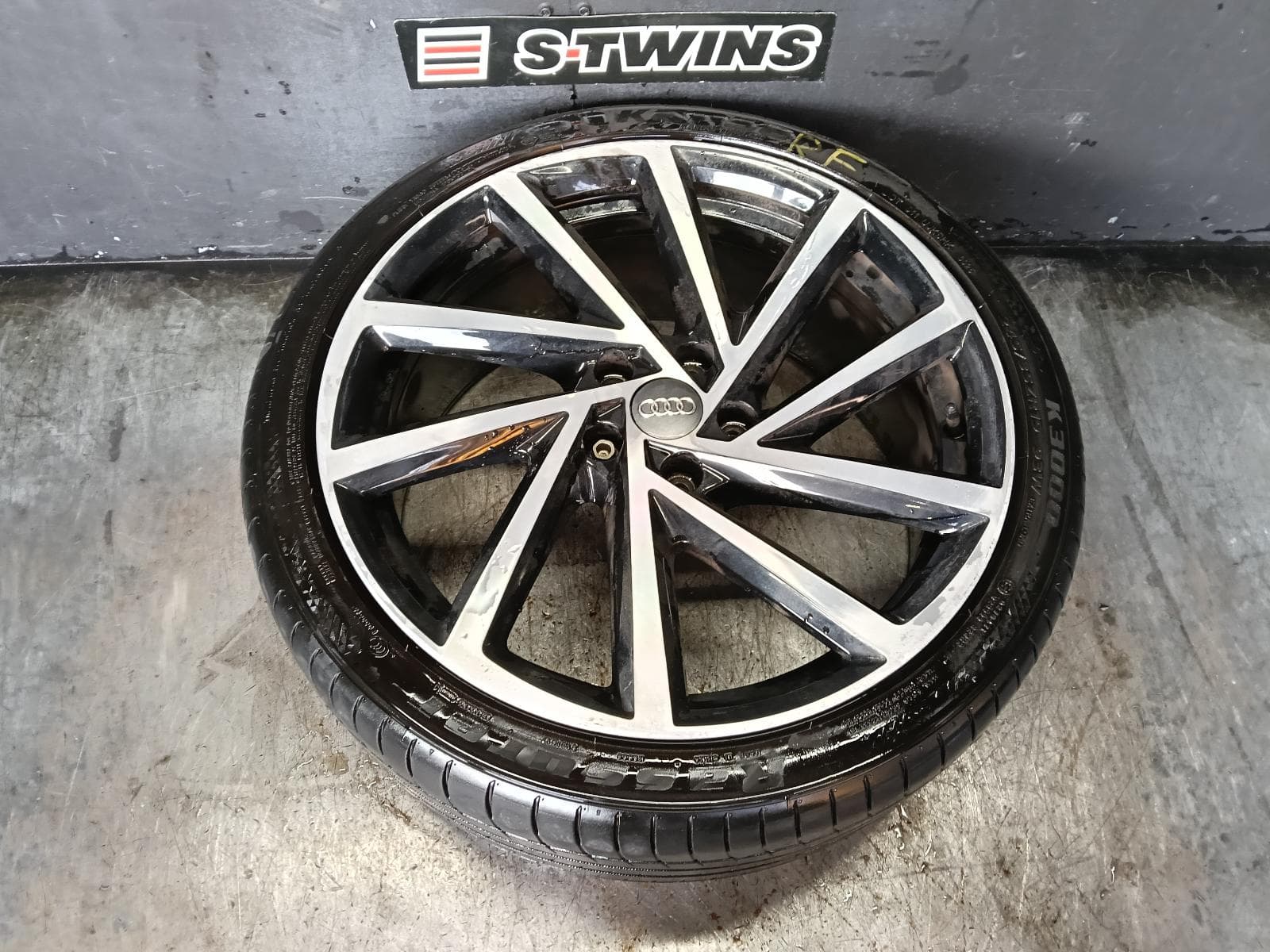 Used auto part listing image: 2018 VOLKSWAGEN GOLF WHEEL MAG FACTORY, 19X8IN, SPIELBERG, GEN 7, GTi, 02/17-08/20 0000426518