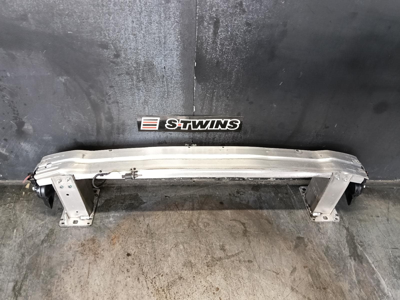 Used auto part listing image: 2016 AUDI Q5 F BAR REINFORC BRACK Q5/SQ5, REINFORCEMENT, 8R, NON ADAPTIVE CRUISE CONTROL TYPE, 12/08-01/17 0000397732