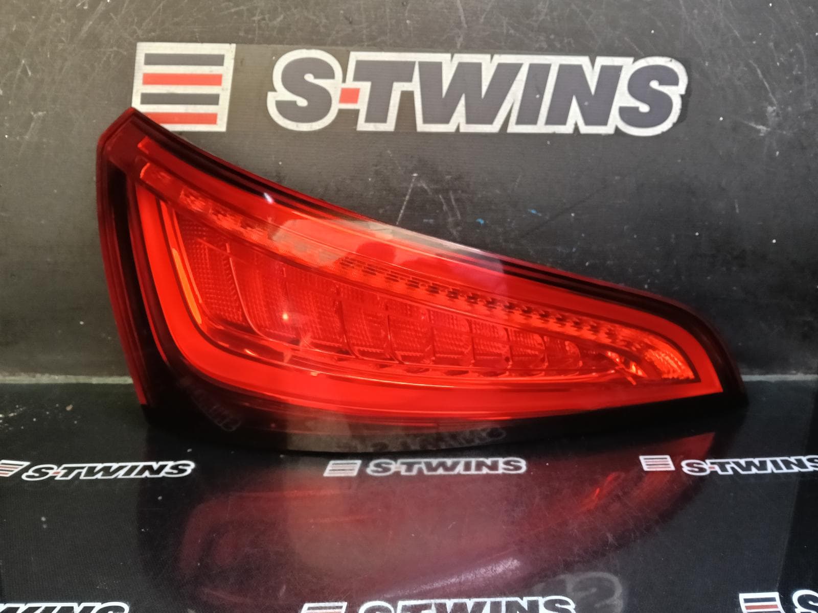 Used auto part listing image: 2016 AUDI Q5 LEFT TAILLIGHT IN TAILGATE, 8R, LED TYPE, 10/12-01/17 0000397522
