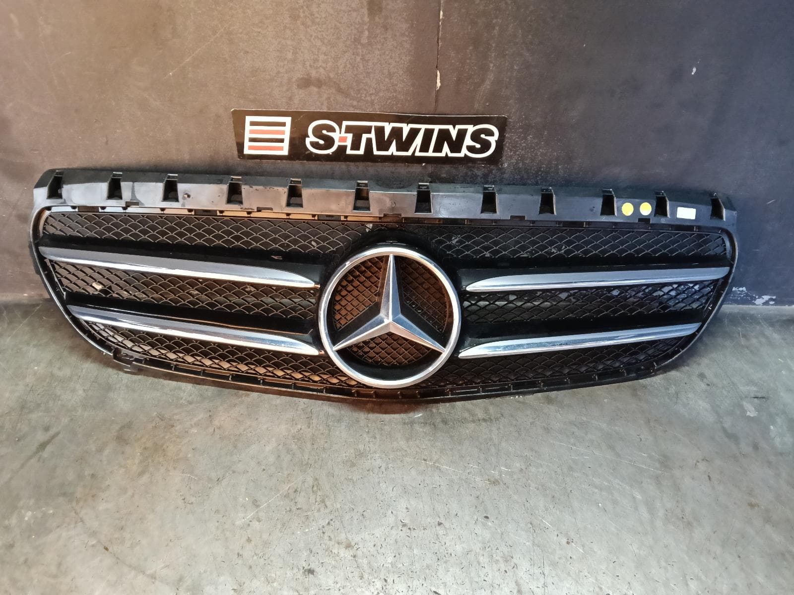 Used auto part listing image: 2016 MERCEDES B CLASS GRILLE RADIATOR GRILLE, W246, STANDARD PACKAGE TYPE, 12/11-02/19 0000405215