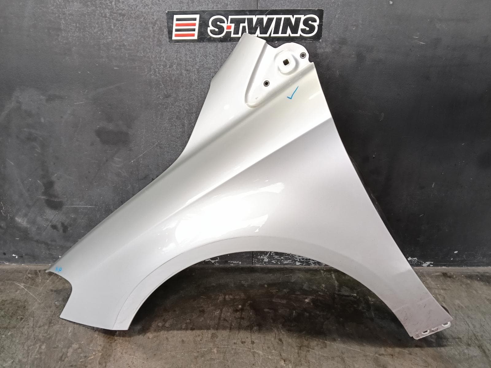 Used auto part listing image: 2016 MERCEDES B CLASS LEFT GUARD W246, 12/11-02/19 0000405016