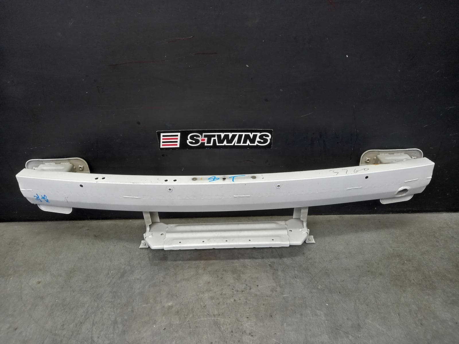 Used auto part listing image: 2023 LDV DELIVER 9 F BAR REINFORC BRACK MAIN REINFORCEMENT, 07/20- 0000399348