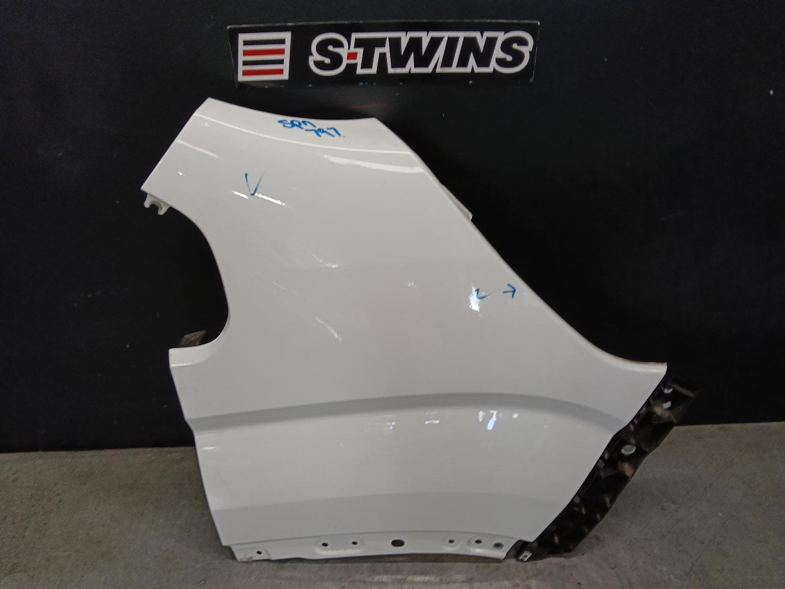 Used auto part listing image: 2023 LDV DELIVER 9 RIGHT GUARD 07/20- 0000399354