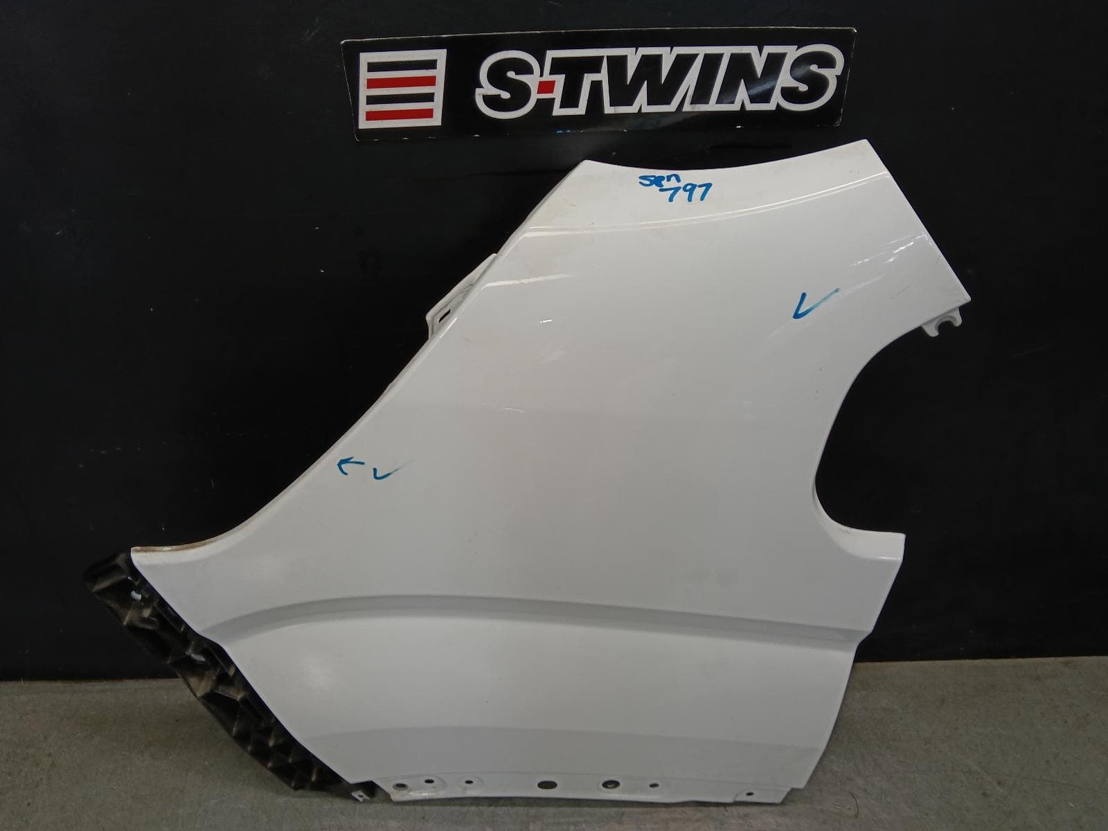 Used auto part listing image: 2023 LDV DELIVER 9 LEFT GUARD 07/20- 0000399355
