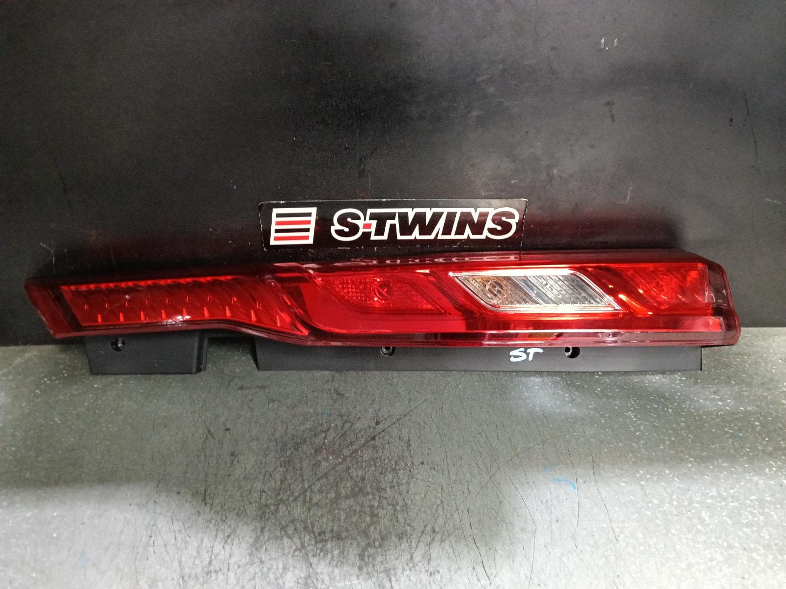 Used auto part listing image: 2023 LDV DELIVER 9 LEFT TAILLIGHT IN BODY, W/ LED TYPE, VAN, 07/20- 0000399360