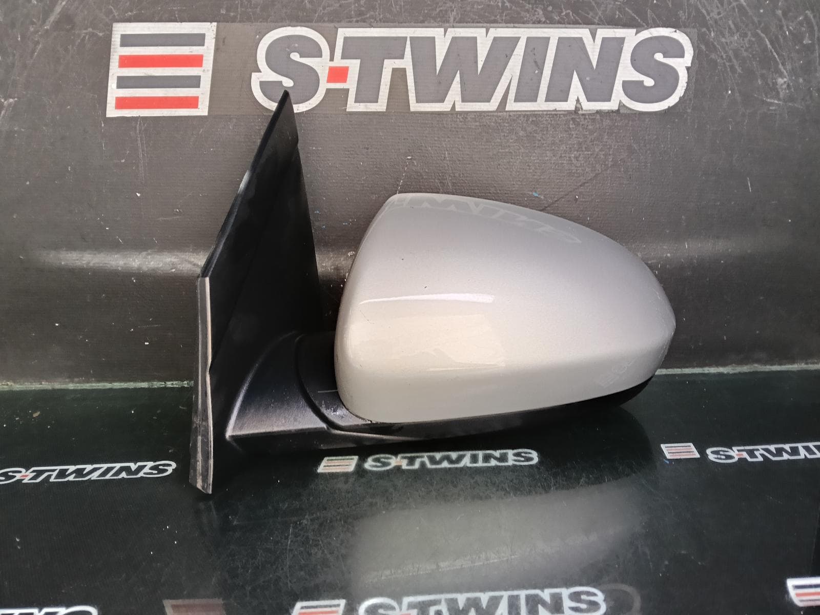 Used auto part listing image: 2017 HYUNDAI TUCSON LEFT DOOR MIRROR TL, ACTIVE/ACTIVE X, NON INDICATOR, NON HEATED TYPE, 06/15-06/18 0000398178